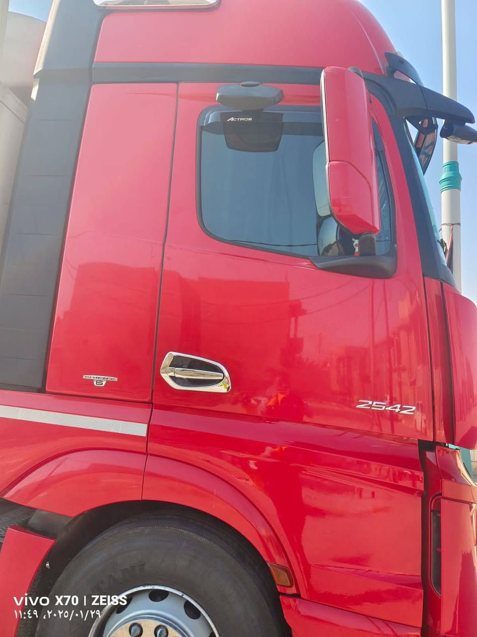 السلام عليكم..للبيع براد وحش موديل ٢٠١٥ سنكل سحال شاصي فول مواصفات قمارة عاليه كيكا سبيس حجم ٢٥٤٢ ..تبريد تدفئه رادار حساس كامرة ..ريتايدر ٥ طكات ..محرك ٤٧١ ..فول سستم نيكل تخم تاير جاهز للعمل ..بلادي ..مكفول من كل شي ..براد كارير محور غاز ١٣٤ شرط التنزيل بلادي ..رقم سليمانيه سنويه لل٢٨ ..شاشه وسستم صوت  ..كل المواصفات الي بالك موجوده ...السعر٥٥٠٠ خمس شدات ونص ..مكاني السماوة ..واي استفسار اتصل على الرقم *********** او *********** ابو مصطفى ..
