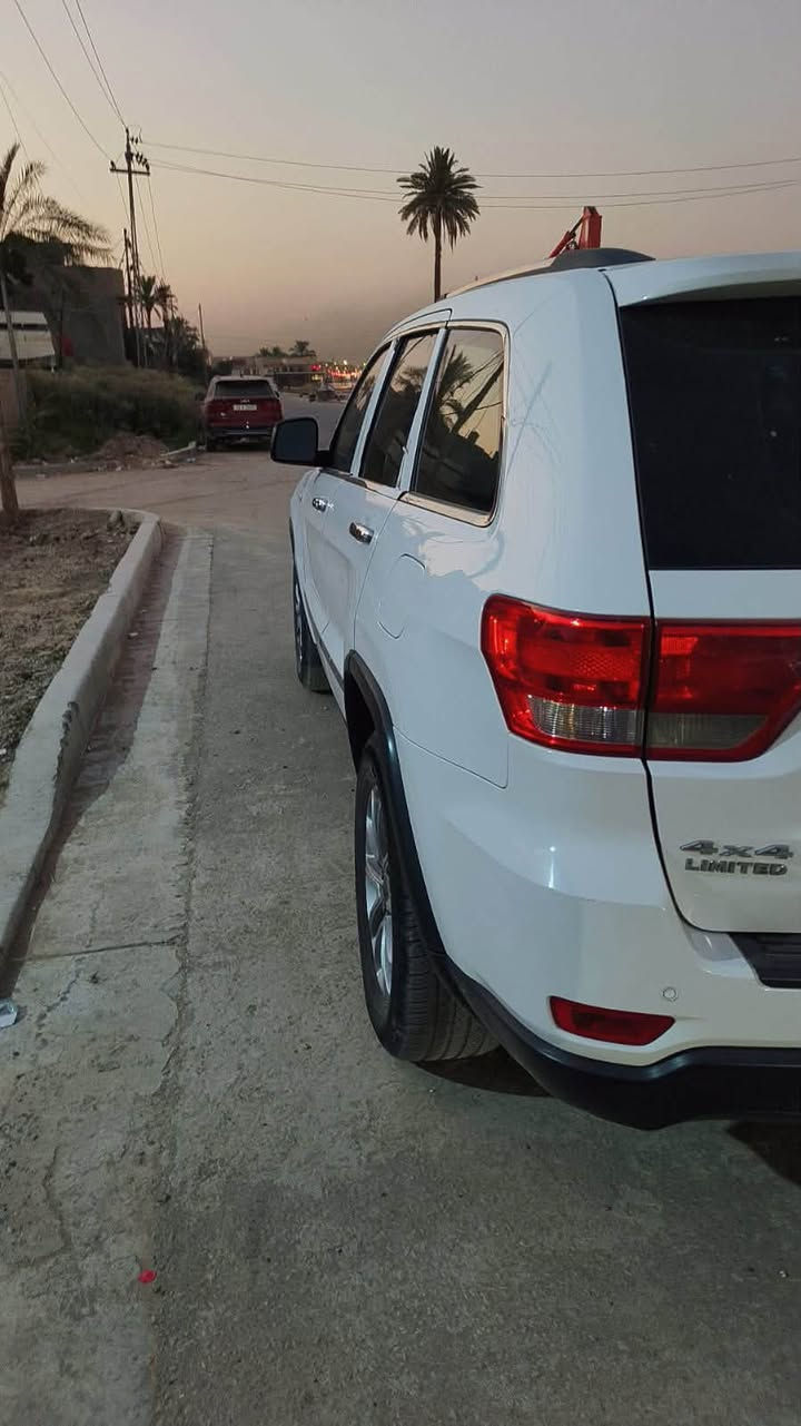 السلام عليكم جيب مويل 2013 خليجي السياره فول مواصفات جديده وكفاله عامه من الدعاميه لدعاميه بيها فقط كارت بلباب الوره العبري وبلجنطه فقططط ماشيه 150  سياره تضليل عام داخل بيجي كشنات تدفئه تبريد خزن ميموري ترايك وين ميعجبك مكينه حدايده بعدهن بلجيس السعر 195 بيها مجال بسيط مكاني بابل مركز المدينه 
للاسستفسار 
***********
