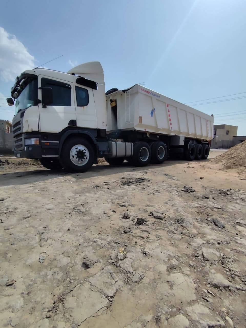 سلام وعليكم
تريله للبيع
 راس مديل 2009
وعربانه مديل2024
رقم نكليزي بصره باسمنه مامعلايه واليحب ينتصل على هذا  لرقم ***********
***********
