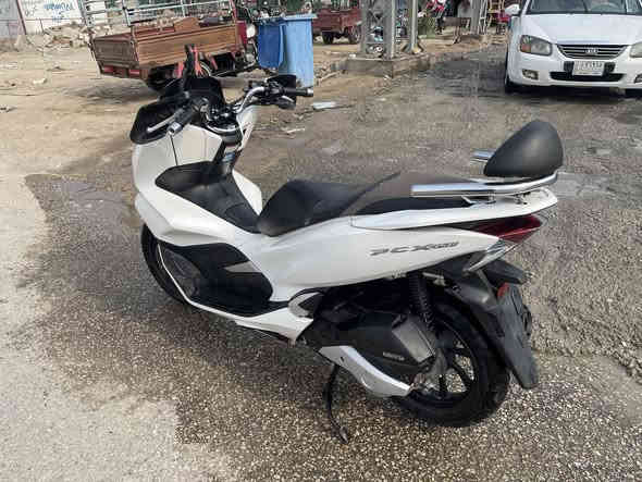 سلام عليكم 
دراجه بي سي اكس جيل ثالث ياباني اصلي محرك 150 موديل 2020 ماشيه 28 الف حقيقي حساس ازدحام حساس ستان بيه طخه زغيره مثل ماواضحه بلصوره 
***********
