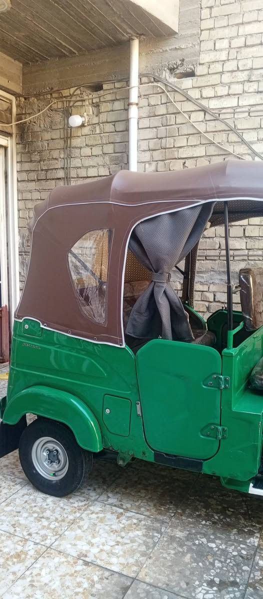 سلام عليكم تكتك البيع التكتك نضيفه مال شغل شراي يخابر مكاني بغداد  ***********
