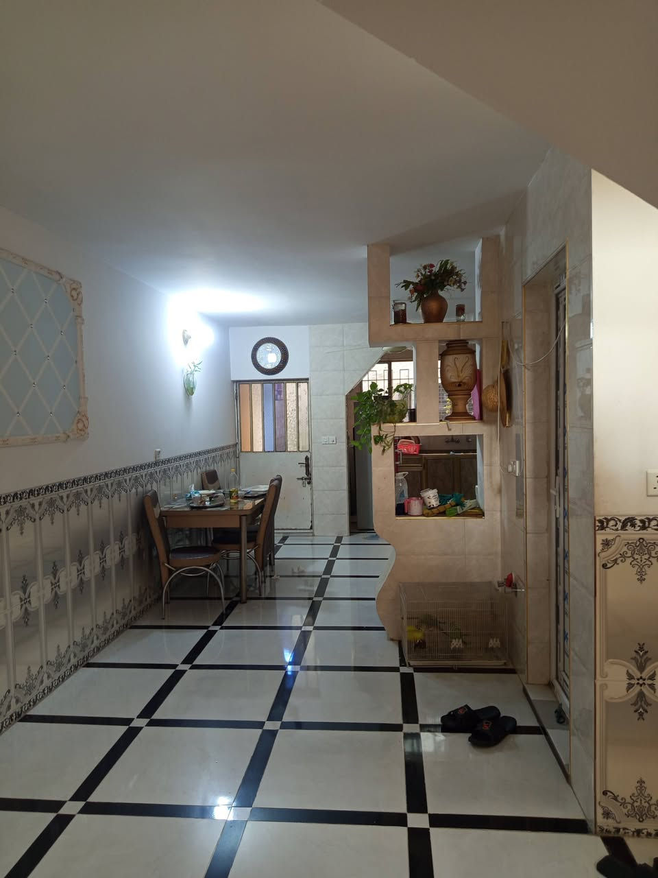 المكان الكمالية شارع المصرف قرب مدرسة الجواهري الابتدائيه المساحه 174 الواجها 5 والنزال 35 باقي التفاصيل اتصل ***********
