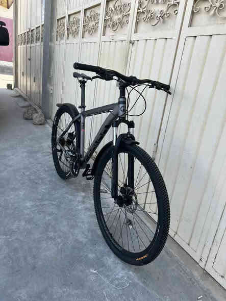 حجم٢٩
قیاسL
مارکەGRANDO
امریکی 
دبل امامی -فتح و قفل 
سیتم shimano 
بریکات -دیسک 
جسم المنیوم 
 هوایە حلوماشاللە 
توصیل موجود 
مکانە /کلار 
سعر -٣٥٠ الف بها مجال 
ژ.م ***********
