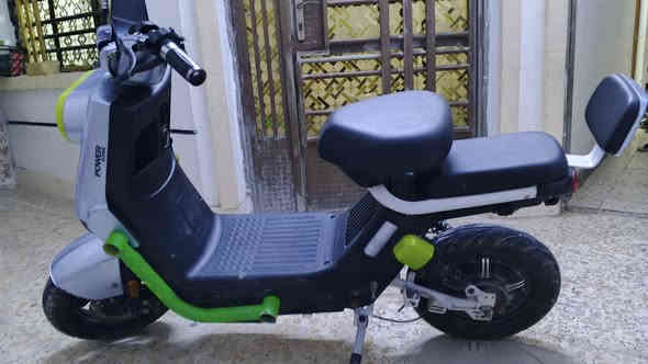 سلام عليكم دراجة شحن ٤بطاريات سرعة ٦٠ تتحمل وزن ١٥٠كيلو الشحن يطول يومين متواطل الرقم ***********
