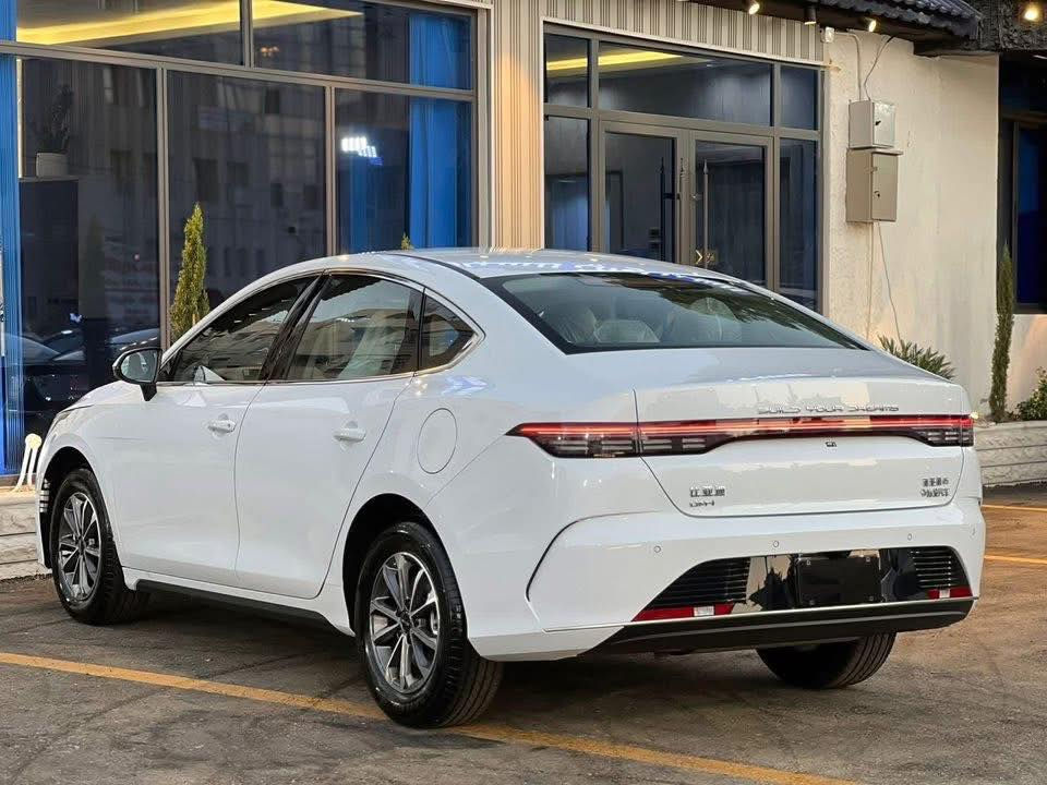 بي واي دي دستروير
باللون الابيض 

كل الملحقات كامله 

كشن رياضي  . شاشه كبيره . كاميرا . ويل 18 بلاك  تبريد قطعتين 

. داخل رياضي باللون الابيض .. حساسات .. لايت LED 

***********
