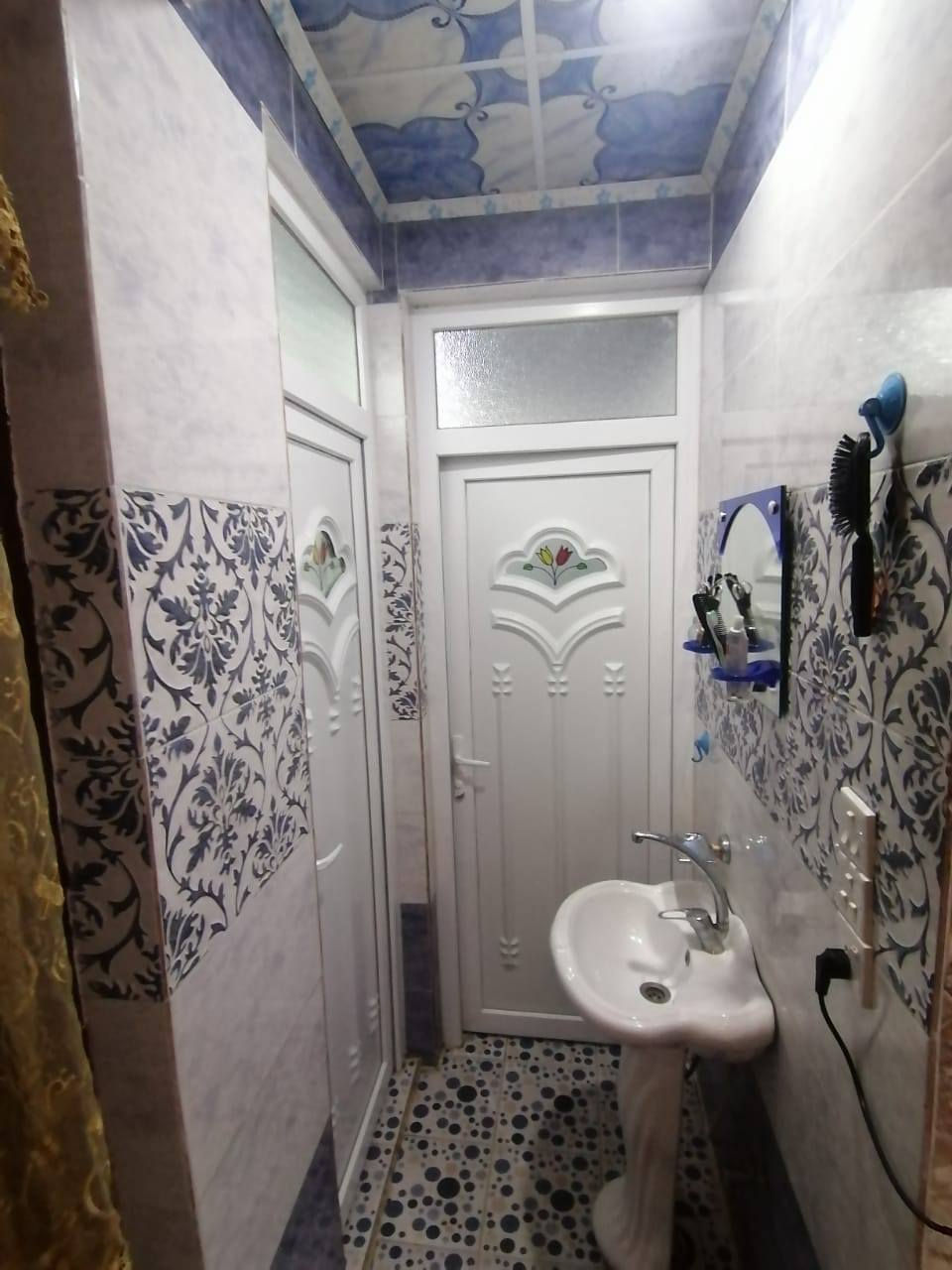 كود ( 274 )
دار للبيع في حي الحدباء توزيع -ج- طابو ملك صرف
المساحة : 100 متر
الواجهة : 5 متر
الطابق الاول : غرفة نوم وهول واستقبال ومطبخ وصحيات وكراج
الطابق الثاني : غرفتين نوم وهول وصحيات + بيتونة
بناء 2020
لمعرفة كافة الاسعار يمكنكم الانضمام الى قناة التلكرام عبر 
الرابط ادناه : 
https://t.me/realestatemhnd
للاستفسار اكثر يرجى الاتصال على الارقام التالية: 
***********
***********
***********
 نستقبل عروض البيع والشراء والايجار في اغلب مناطق ساحل 
الموصل الايسر
 عنوان المكتب : الموصل حي الصديق بداية شارع 20 قرب مركز جباية كار مكتب مهند الحجيات
