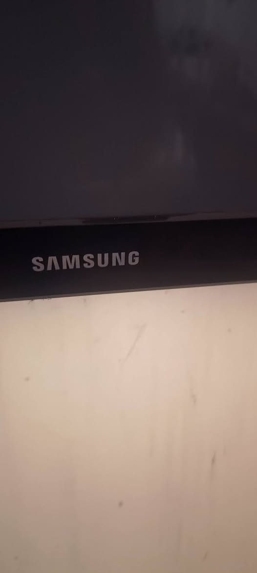 سلام عليكم  .  بلازمة للبيع الاولية سامسونگ Samsung  .  حجم 43 بدون نت.  ريموند الاصلي مالهه موجود.  شرط الفحص رايدهه ب 150.


**إذا كنت صاحب هذا الإعلان وتريد حذفه لأي سبب، رجاءا أرسل رسالة إلى الدعم الفني**