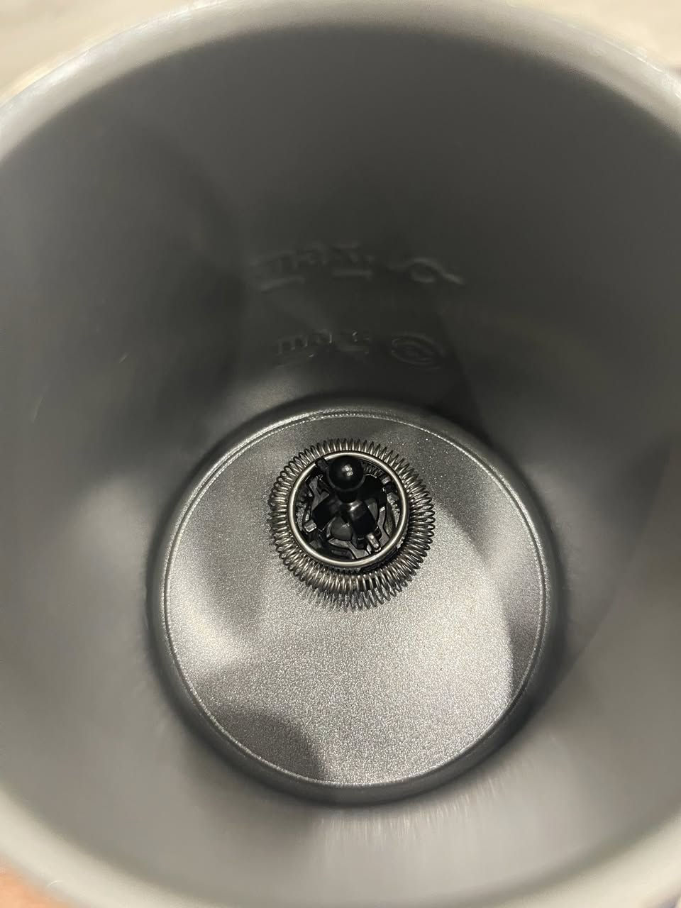 ✨ Nespresso Aeroccino 3 Milk Frother ✨

Like new condition – only used a few times and works perfectly. Comes with the original box.

✅ Original price: 125,000 IQD
✅ Selling price: 85,000 IQD
✅ Hot & cold milk frothing
✅ Great for lattes, cappuccinos, and other coffee drinks

Excellent condition and ready to use.
Free delivery near to MRF Quattro


**إذا كنت صاحب هذا الإعلان وتريد حذفه لأي سبب، رجاءا أرسل رسالة إلى الدعم الفني**