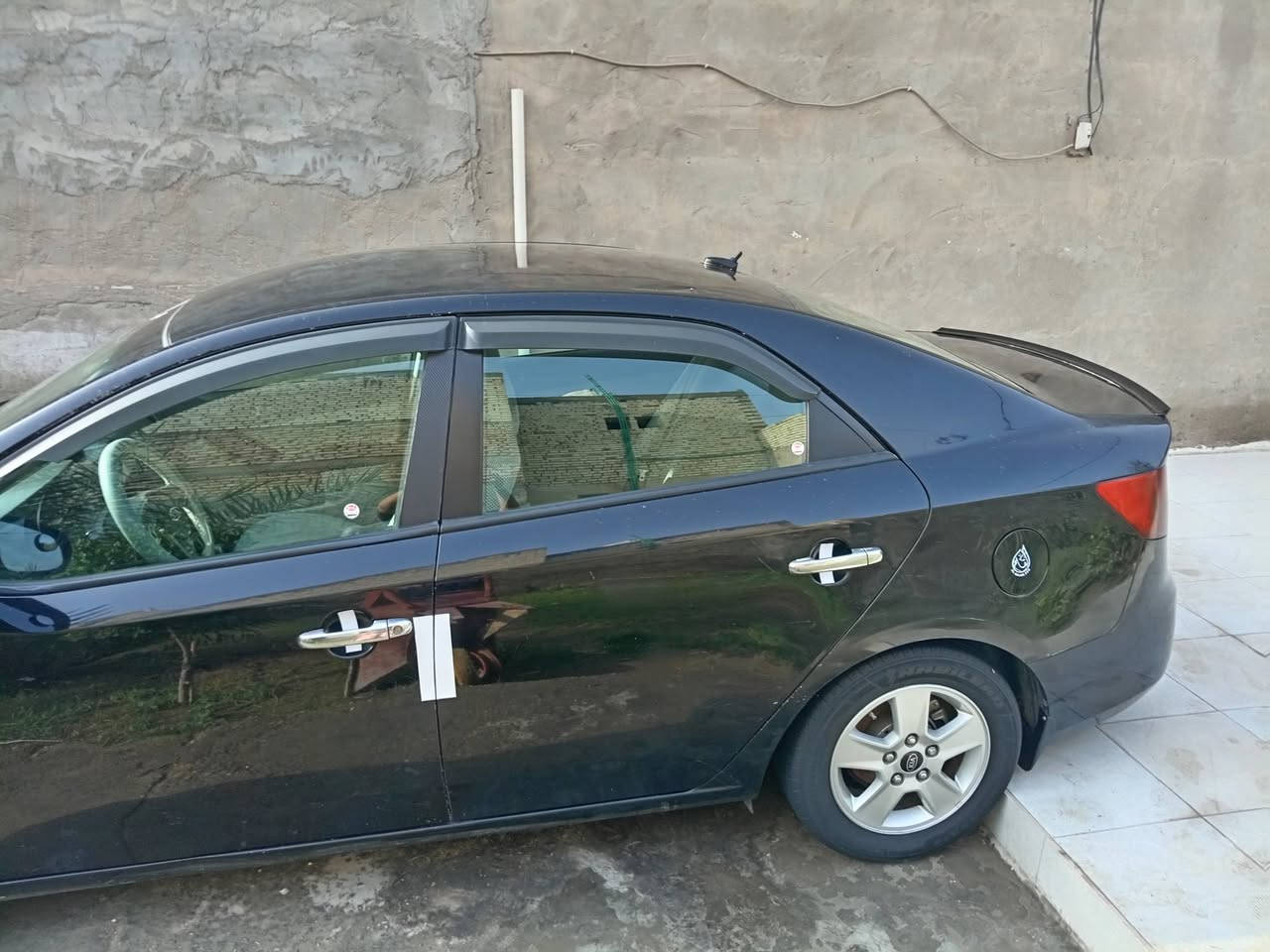 اسلام عليكم ورحمة الله وبركاته فورتي ٢٠١١ لبيع لعنوان بغدادلثعالبه شارع لبانزين خانه شارع علي لوكيل *********** ابورقيه غيرمتواجدعلى لفيس خابروتدلل لسعر٨٥ وبيهامجال
