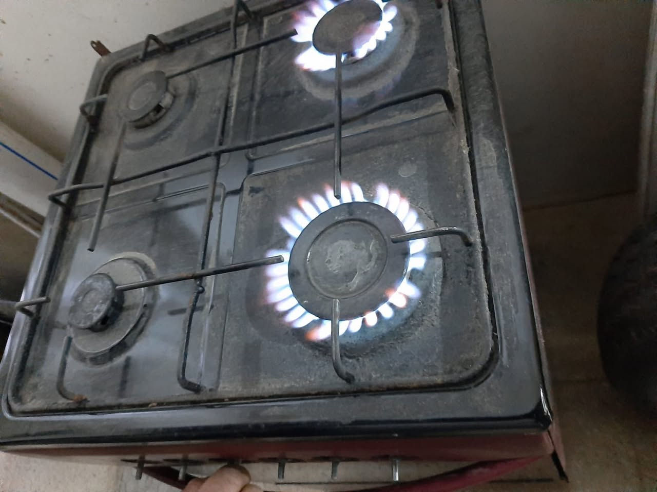 طباخ للبيع ب٥٠ نضيف جدا وشغال مثل ماموضح رقم تليفون ***********
