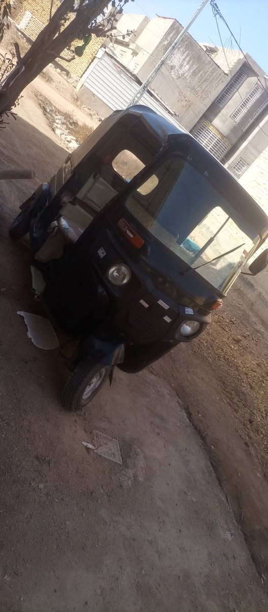 السلام عليكم تكتك باجاج للبيع موديل 17بيها محرك 20تكتك نضيفه وحلوه وجاهزه مكاني طويريج السعر 3600وبيها مجال قليل ***********اوراق أصولي
