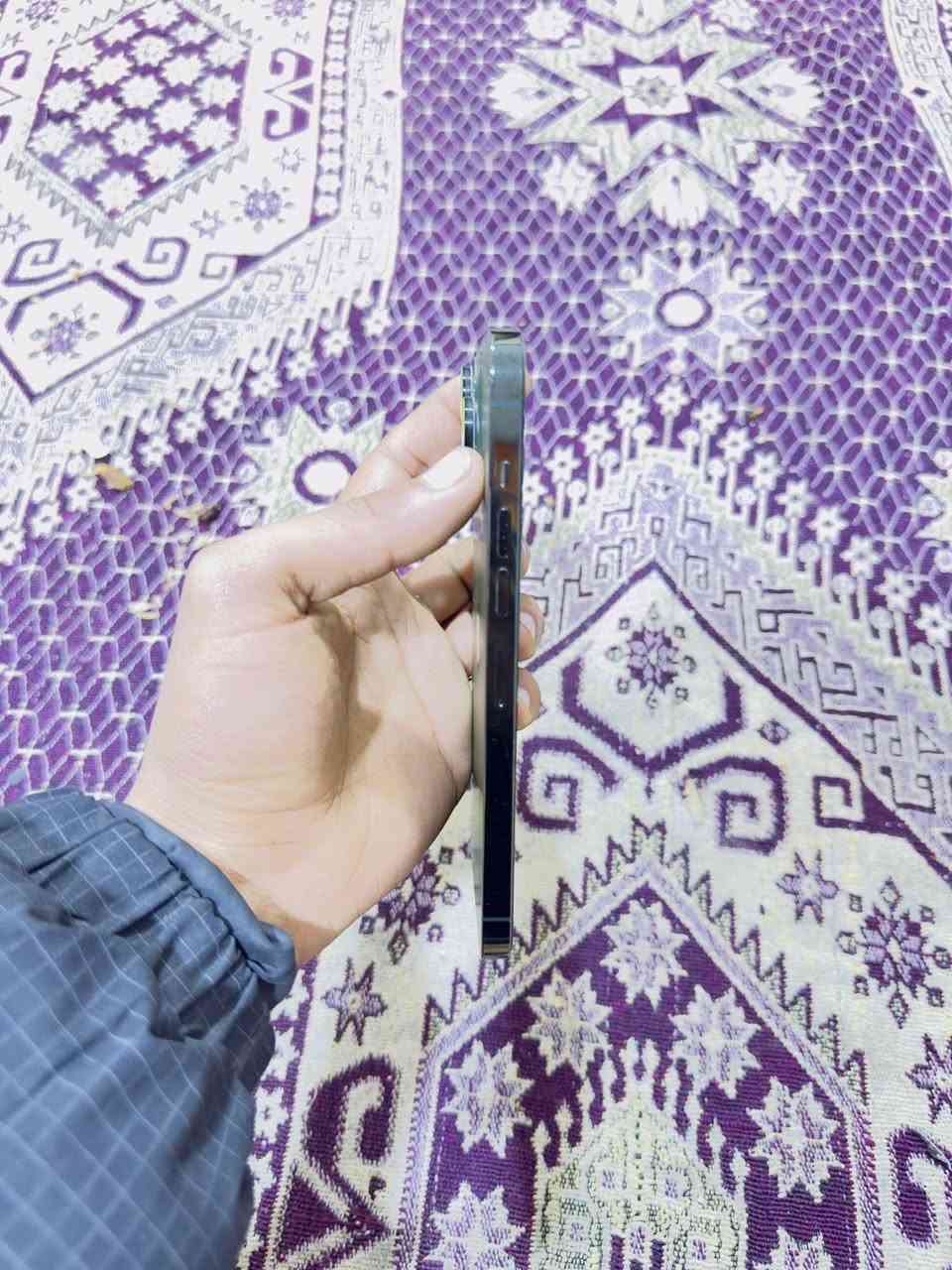 سلام عليكم للبيع ايفون 13برو ماكس ذاكره 256 بطاريه 83 أمريكي جهاز نضيف وحلو فقط هاي الضربه بلكلاس مو شاشه الجهاز برغي مامفتوح بي السعر 525وبي مجال المكان مدينه الصدر الرقم ***********
