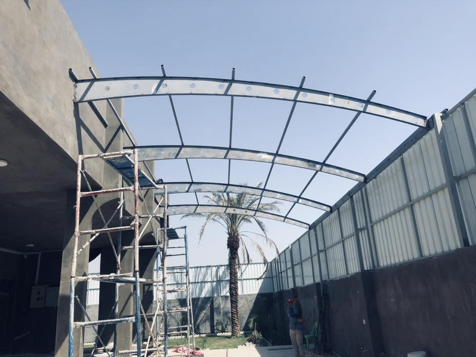 ☀️ تحمي من الشمس وتعزل المطر.. وبلمسة هندسية راقية! 🌧️

من أعمالنا المستمرة في إبداع وفن المظلات والحدادة العامة.. تركيب وتغليف مظلات (القمريات) الحديثة باستخدام مادة البلي كابون الفاخرة والمقومة للظروف الجوية.
إذا تدور على شغل يعزل الحرارة، ويحمي سيارتك أو جلستك بالحديقة، وبنفس الوقت يعطي مظهر جمالي مودرن ونظيف، فهذا الشغل إلك! 💯
ليش مظلات البلي كابون من صفحتنا هي الخيار الأفضل؟
 تقفيل هندسي دقيق: فواصل محكمة تمنع تسريب مياه الأمطار نهائياً.
 مقاومة عالية: خامات أصلية تتحمل حرارة الصيف الشديدة دون أن تتأثر أو يتغير لونها.
 متانة وأمان: هيكل حديدي قوي مع تثبيت احترافي للبراغي يضمنلك عمر طويل للمظلة.
 لمسة ديكورية: تصميم مقوس (قمريات) يعطي فخامة للمكان.
شغلنا مو مجرد حدادة.. شغلنا فن وإتقان يعيش وياك العمر! 🛠️✨بأسعار تنافسية
📍 إبداع وفن المظلات والحدادة العامة 📞 للاستفسار، حجز المواعيد، أو طلب معاينة موقعية، راسلونا على رسائل البيج أو اتصلوا بنا على: [***********]
🏷️ 
⁠#إبداع_وفن_المظلات #بلي_كابون #مظلات_قمريات #حدادة_عامة #مظلات_سيارات #مظلات_حدائق #كلادينج #شغل_إتقان #العراق⁠ ‭
