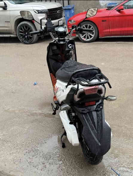 سلام عليكم عندي دراجة شحن سكنس جبلي كهربائية الدراجة مكفوله جديدة ملف الدراجة 2000W بطاريات 6 شاحن اصلي 72V السعرررر 975 وبيه مجال بسيط مكاني بغداد البلديات الاتصال ***********
