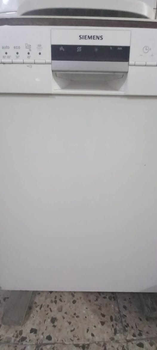 مرحبة غسالة صحون استعمال قليل للبيع ماخذتها ب٣٠٠ نهايتها ب٢٥٠ وبيها مجال


**إذا كنت صاحب هذا الإعلان وتريد حذفه لأي سبب، رجاءا أرسل رسالة إلى الدعم الفني**