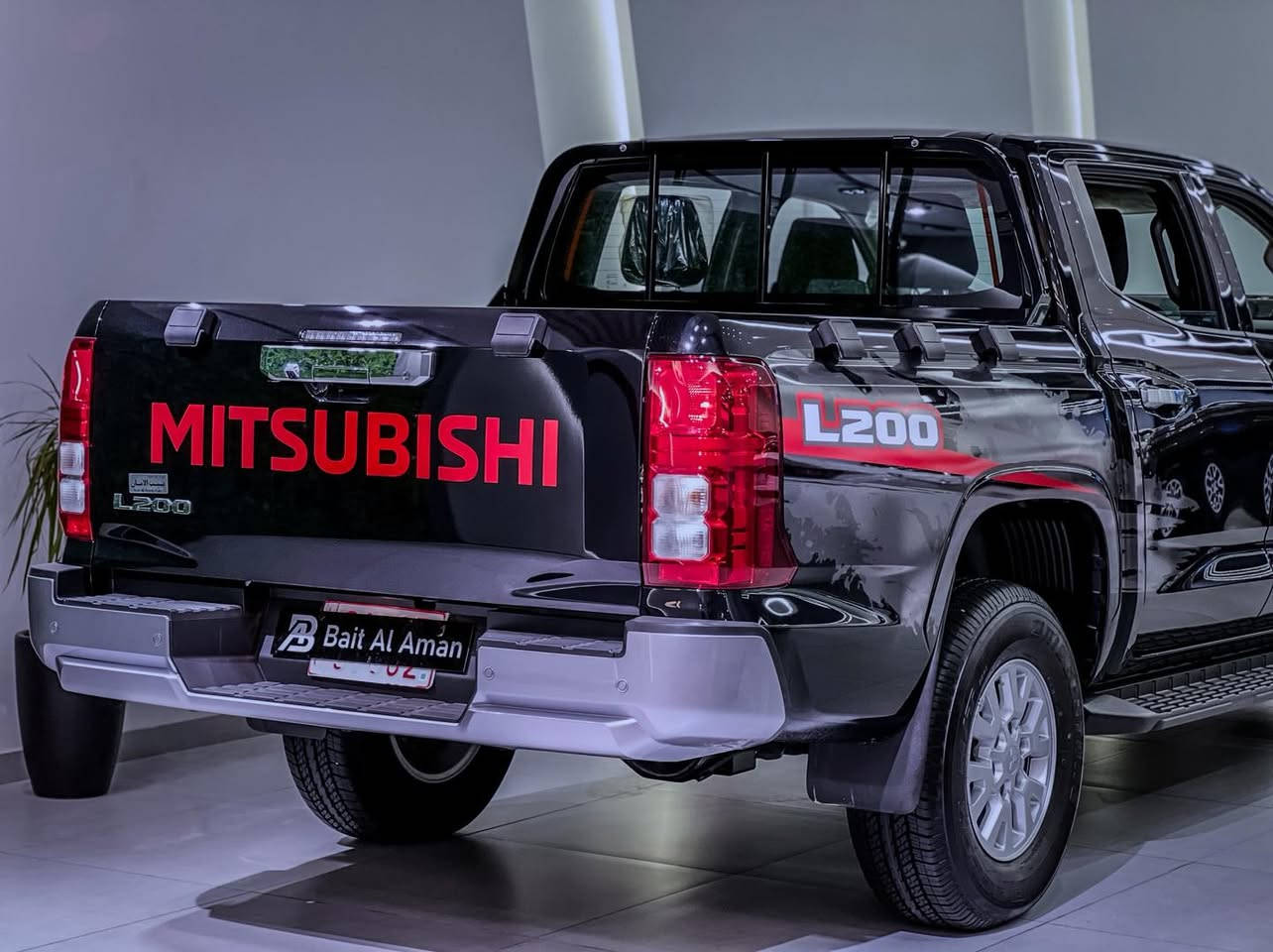 ⁨ ⁨ Mitsubishi-L200 2025 

- المحرك: 4 سلندر 
- سعة المحرك: 2.5Lلتر
‏4x4- 
- ناقل حركة اوتو 
- عجلات بحجم 18 بوصة
- تطعمات نيكل 
- شبكة أمامية اسود
- مقاعد قماش 
- كاميرة خلفية
- شاشة وسطية 
- تكييف مركزي
-مرايا شفت
- دبل اكسل

‎للاستفسار والتواصل مع قسم المبيعات 
‎ارجو الاتصال علي 
- Phone : *********** / WhatsApp 
- Phone : *********** / WhatsApp

‎بۆ پەیوەندی کردن بە بەشی فرۆشتن 
‎پەیوەندی به ژمارەی
- Phone : *********** / WhatsApp 
- Phone : *********** / WhatsApp⁩⁩⁩
