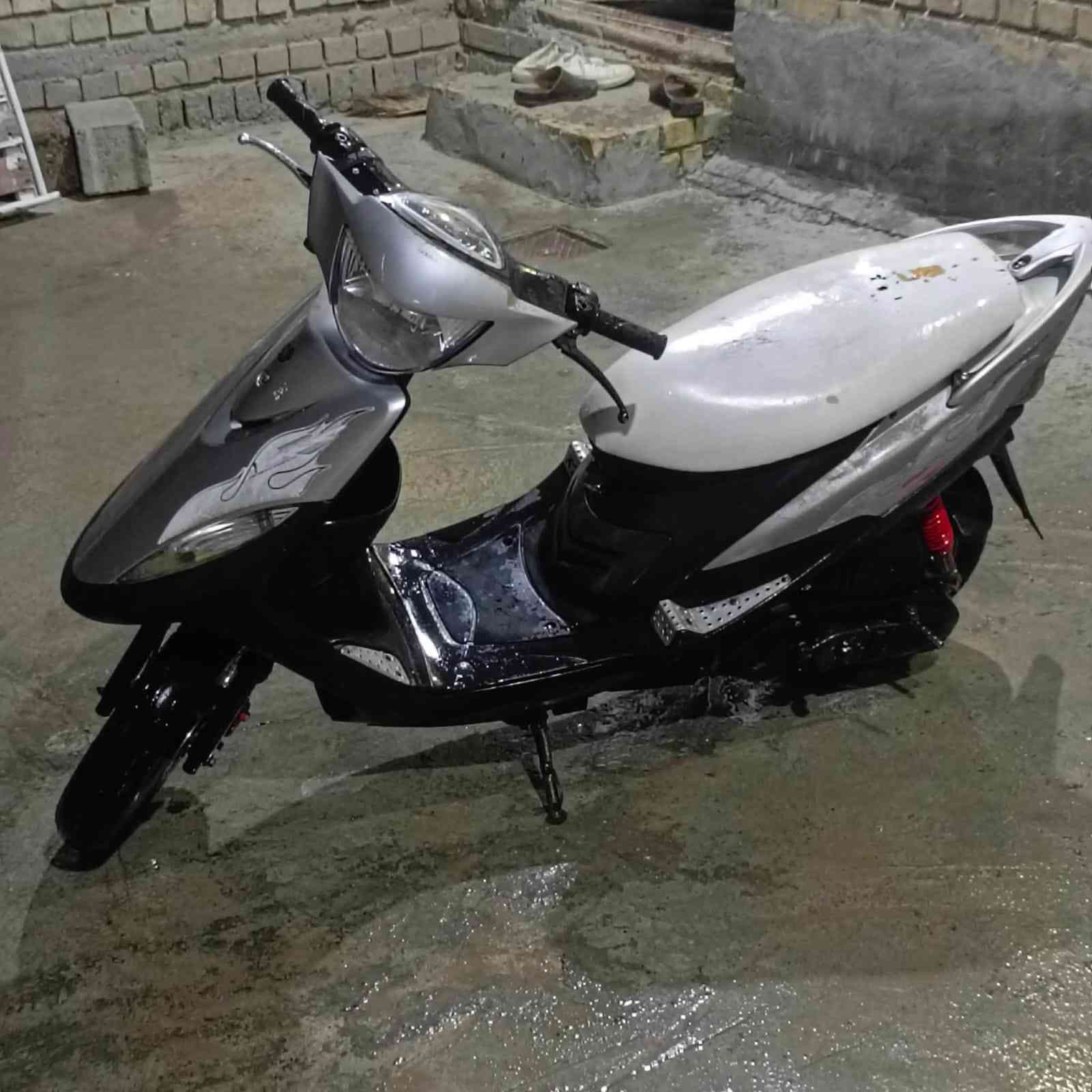 سلام عليكم ورحمه الله وبركاته دراجه ماكس عدله نظيفه ميه بل ميه بعدهء برغي ما مفتوح بيهء دراجه شلعه ومعدل دراجه خير من الله سعر 600الشراي يتصل***********علولي الدريعي العنوان بغداد بسمايه مشروع الوحده
