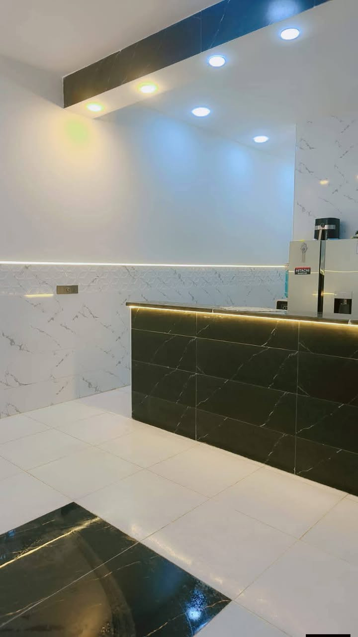 بيت للبيع بناء جديد درجه اولى مساحه 125 5×25 على شارع 20 
الزيتون الثانيه الدواجن قرب شارع كاتب عدل 
نظام كامرات سبالت نظام انترنيت ستلايت
يتكون من 3 غرف نوم. صاله. حولي. مطبخ صحيات فوك وجوة لاستفسار التوصل على الخاص او على الرقم
***********
