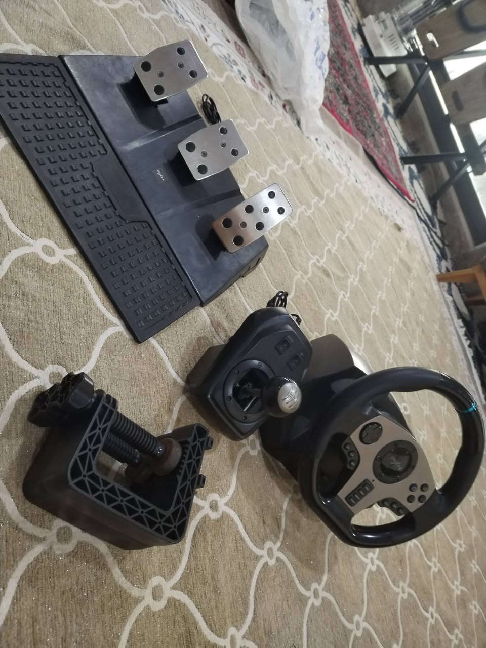 عجلة قيادة وناقل حركة PXN V9 مستعملة للبيع، مع الحامل (الستاند).
الجهاز مستعمل ولا يوجد فيه أي مشكلة، فقط (بدل السرعة اليدوي من الجهة اليمنى مفقود) كما هو واضح في الصور. أما دواسة البنزين فهي تعمل ولا يوجد فيها أي عطل، فقط مستهلكة قليلاً. وبالنسبة للحامل فهو أيضاً مستعمل ولا يوجد فيه أي مشكلة، ويمكنك تحريكه حسب رغبتك. ويعمل على الكمبيوتر وPlayStation 4 وPlayStation 3 وXbox One وXbox Series.

سعر عجلة القيادة والناقل: 75 ألف

سعر الحامل: 75 ألف

السعر مع بعض (نهائي): 140 ألف

ملاحظة: يرجى مشاهدة الصور للاطلاع أكثر على الحالة

للطلب يرجى إرسال رسالة 🤍✨


**إذا كنت صاحب هذا الإعلان وتريد حذفه لأي سبب، رجاءا أرسل رسالة إلى الدعم الفني**