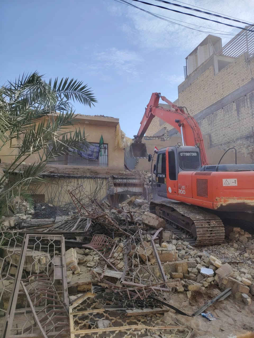 ياألله ألله هم صلي على محمد وآل محمد مستعدون 👷🏻‍♂️لتفليش البيوت 🏘ولبنايات🏬 مع رفع النقاذ وفرش سبيس وتسليمها قطع جاهزه للبناء🧱  بأنسب السعار 🔴العنوان ميسان /العماره للستفسار نتصل على الرقم***********
