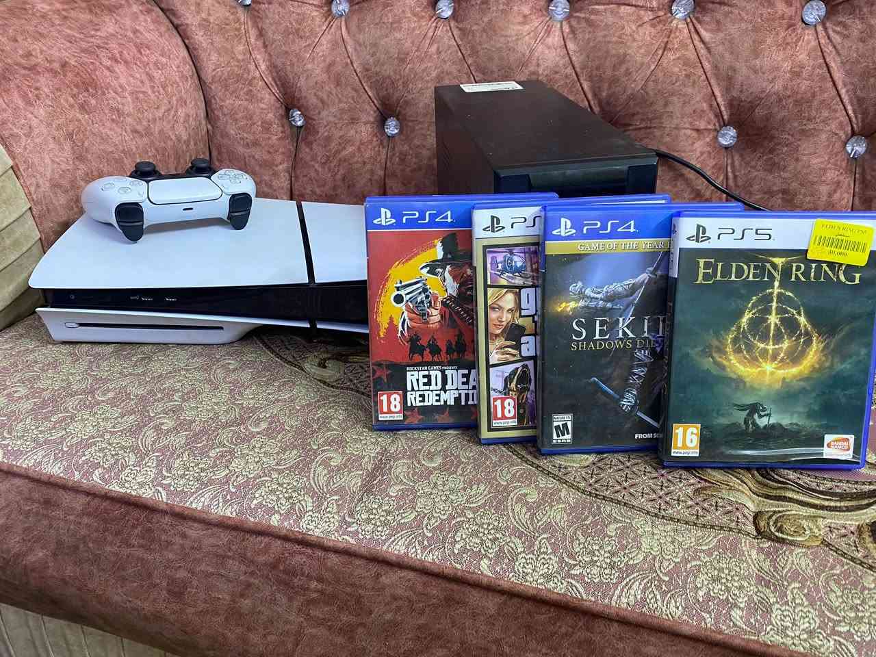 بلي 5 سلم نضافه فول خاتم بي5 الى 6 العاب بس
شتراك بلاص شهرياً باقيلهم 
شاشه gameon  گيمنك fhd 180hz  سرعه فريمات خياليه بلعاب الاون لاين باقي الموصفات عل كارتونه استعمال كلش قيلي نضافه فول 
يوبي اس ايضن نضيف كلش 
كراتينهم موجوده البلي والشاشه 
4 العاب مثل ما بل صوره 
سبب البيع محتاج فلوس 
سعر كامل 950 من الاخير 
رقم ***********
ومتواجد فيس هم  الشراي فقط يراسل سعر بي مجال كلش قليل
