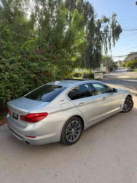 السلام عليكم 
للبيع –
BMW 530e iPerformance Drive Plug-In Hybrid 
• الموديل: 2019
• حجم المحرك 2000 توربو / هايبرد
•الممشى: تقريباً 83 ألف كم
• الصبغ: قطعتين  (بنيد + جاملغ)
• أيرباكات سليمة 100 %
• نظام النقطة العمياء + تحديد المسار + التوقف الذاتي
• تدفئة مقاعد أمامية
• صندوق كهربائي (جك + شفط)
• داخل جلد أسود ملكي
• Head-Up Display 
(عرض المعلومات على الزجاج الأمامي)
• إنارة داخلية محيطية بـ7 ألوان
.. و مواصفات أخرى
السيارة دخول جديد إعفاء ضباط
السعر المطلوب : 240 $ وبيها مجال شامل الترقيم بغداد
( *********** ) 
 واتس اب أو أتصال
و ربي يستر و يرزق الجميع
