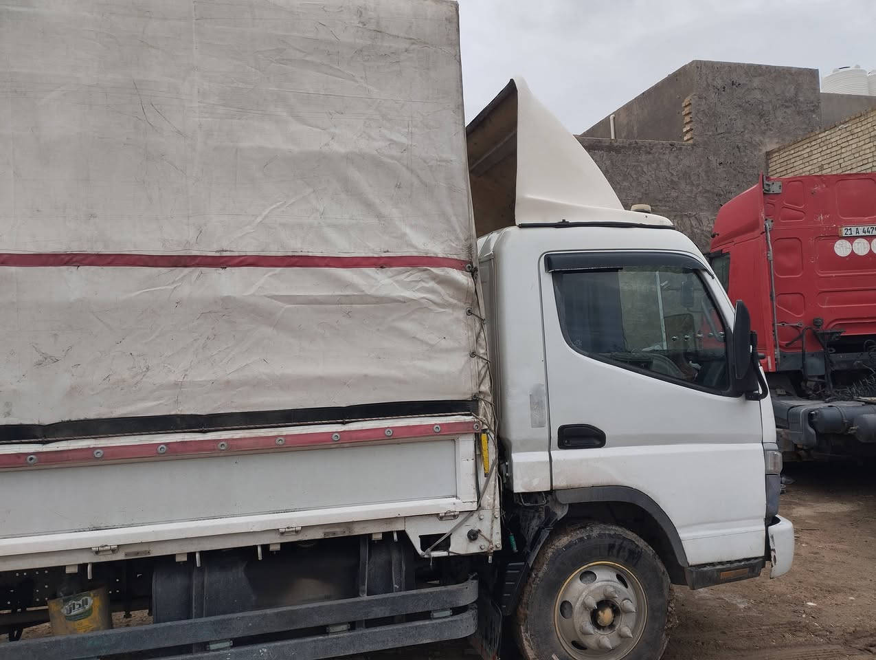 السلام عليكم
كنتر للبيع موديل 2011،كير محرك اكسن خير من الله ،تخم تاير جديد ،باتريات جدد ،فلنجات و بريك كل جديد ،حدادية جديدة ،تانكي گاز 200 ل ،تاير 17,5 ، بدي جديد ، تبريد تدفئة ،سيارة جاهزة من كلشي ، شرط التحويل .
المكان : بابل الحصوة 
السعر 185 وبيها مجال 
الهاتف /***********
