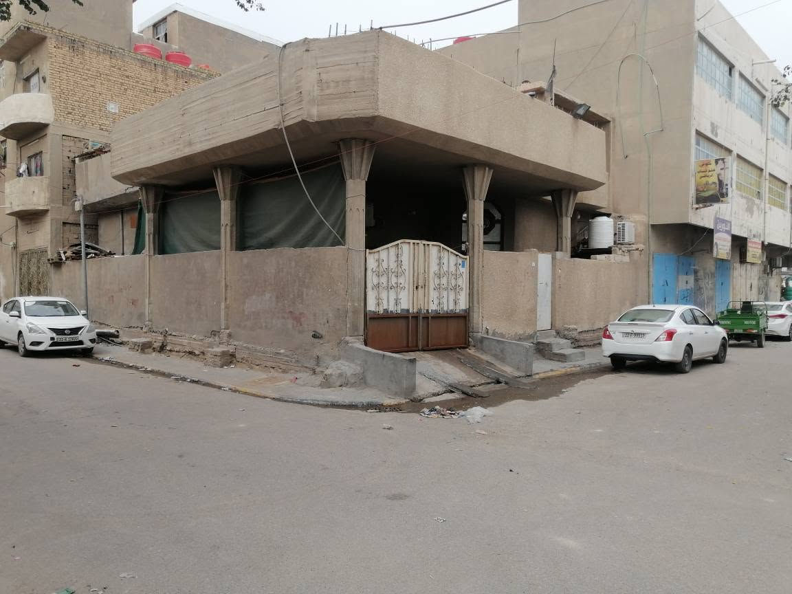دار للبيع دور الضباط شارع تجاري يعتبر البيت تجاري وقريب لشارع تجاري كلش مساحت البيت 220متر طابقين البيت جاهز للسكن ونضيف كلش كلش للاتصال *********** البصرة, العراق
