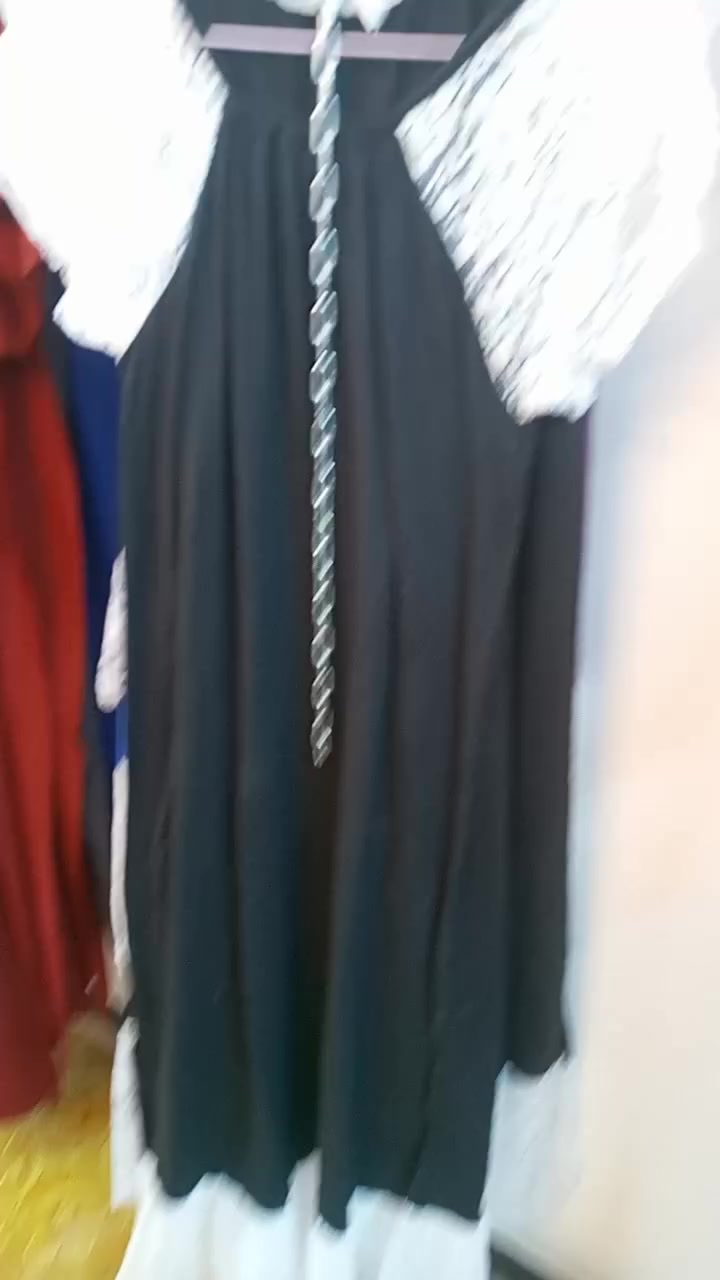 اقماش بارد كلش من ١٠ او جوه اسعار اتخبل اقماش حلو عنوان شارع  الشبكه ورا الفطور  متواج لحد ١ بليل الي ما يندل يتصل عل رقم*********** شرط ترضون بل قطعه الي تاخذوهه
