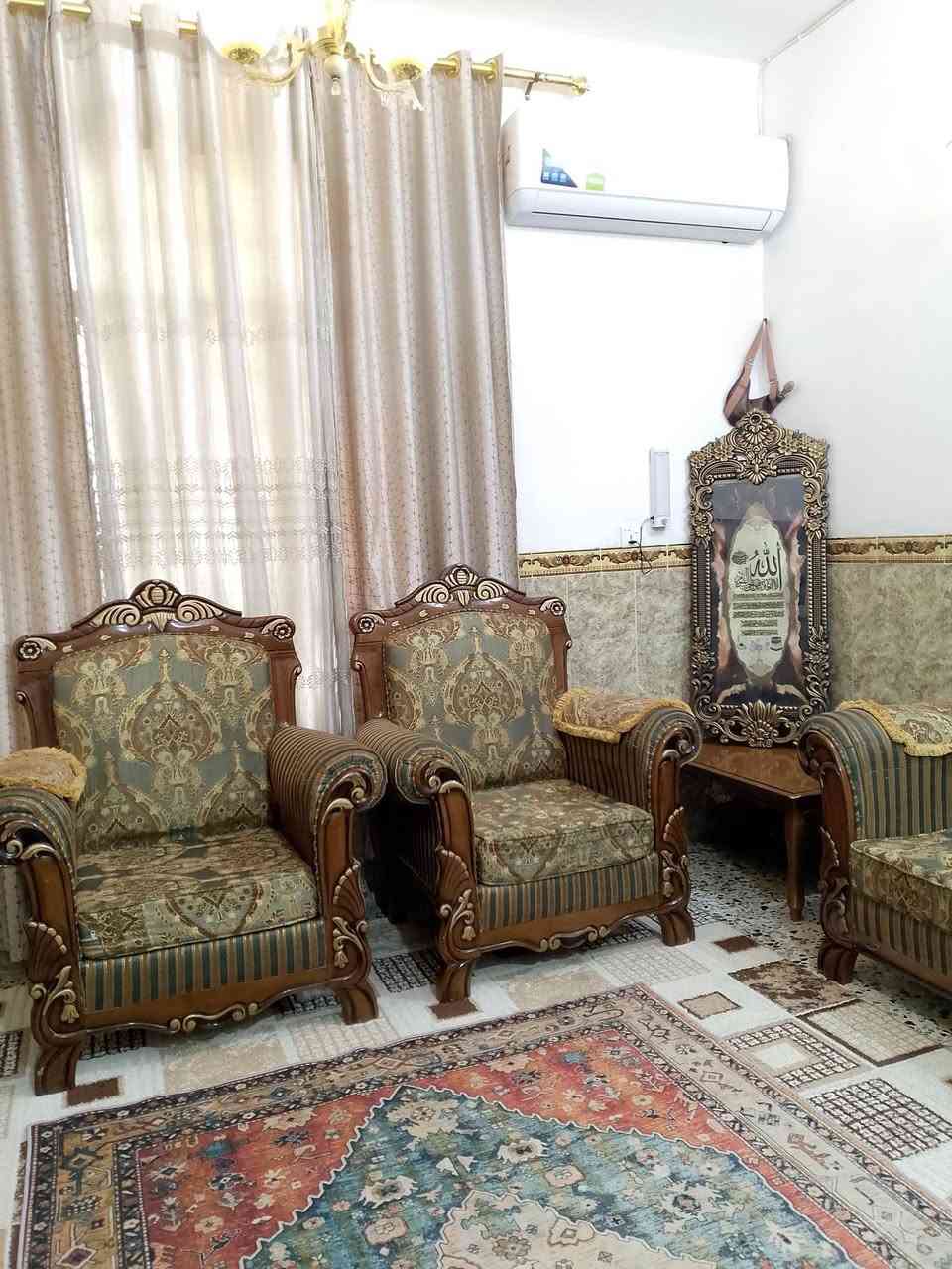 السلام عليكم 
تخم 10 مقاعد نضيف 100٪ 
2 قنفات + 4 كراسي + 2طبلات زغار + 1 كبيرة + 4 كوشات
السعر 400 الف
تخم نضيف جذاً 
العنوان بغداد العبيدي


**إذا كنت صاحب هذا الإعلان وتريد حذفه لأي سبب، رجاءا أرسل رسالة إلى الدعم الفني**