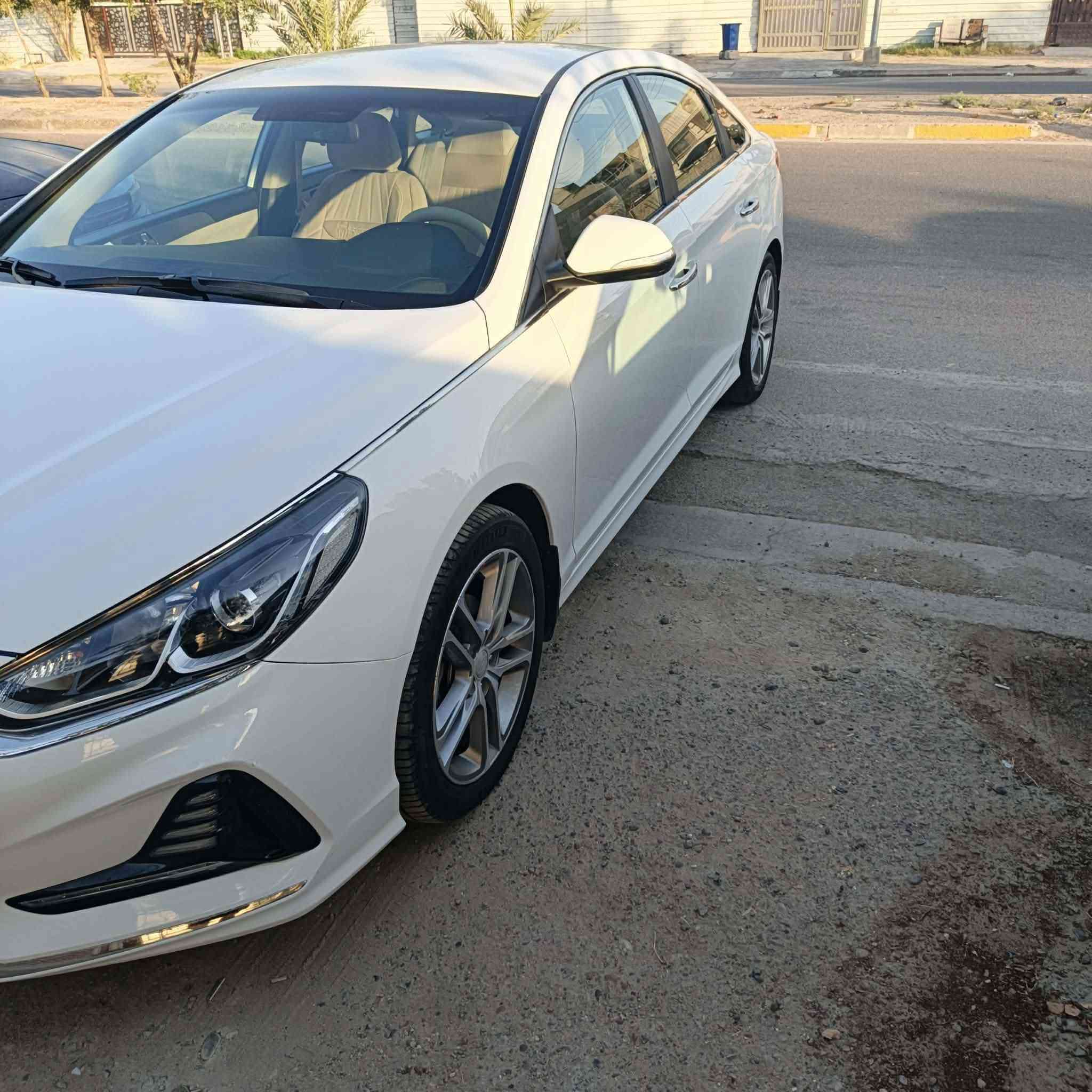 السلام عليكم سوناتا خليجيه مديل 19 ماشيه 35 ألف حقيقي فول عده البنراما محرك 2400بيه 3قطع صبغ جاملغ امامي وبيبان فقط السياره بدون تبديل وبدون بارد مكان السياره بغداد رقم صاحب السياره *********** السعر 145 السياره جديده جداً واحله من الصور
