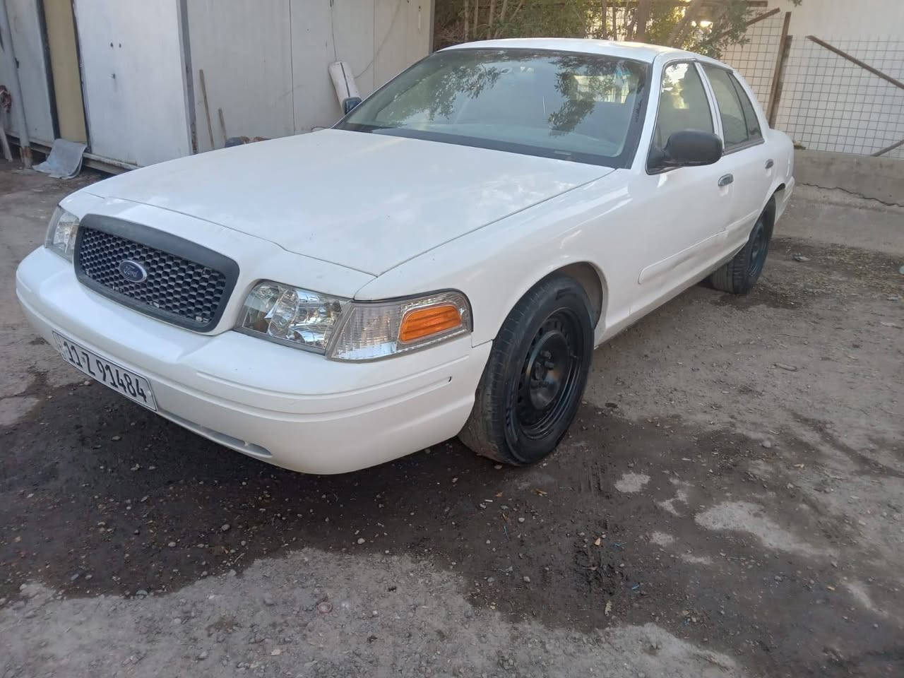 السلام عليكم فورد كراون فكتوريا موديل ٢٠٠٦ . ٨ سلندر رقم بغداد الدولي الجديد ابسمي رايدها ٥٥ ورقه السيارة مصبوغه عام مابيها ضربه السيارة حلوة وخير من الله بس ينرادلها اشويه ترتيب ودبلات أماميه ومكاني بغداد الشعب. موبايل ***********
