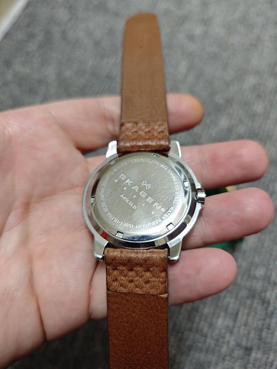 سلام علیکم. 
ساعە سکاجین دانیمارکی اصلی للبیع. مكینه یابانی باتری. سنتر یومی و اسبوعی و 24 ساعە. ستنلس ستیل. ارقام و امیال مضیئه. تصمیم باندا رائعه جدا. رینک دوار. قطر 40. نضیف و شغال مضبوط. سعر. 40 الف.


**إذا كنت صاحب هذا الإعلان وتريد حذفه لأي سبب، رجاءا أرسل رسالة إلى الدعم الفني**