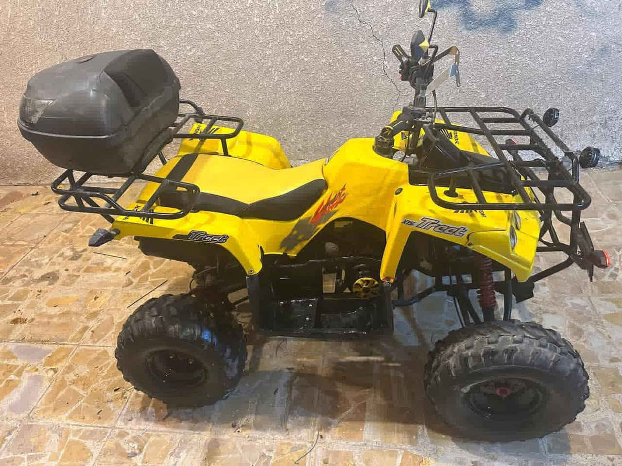 السلام عليكم دراجة رباعيه محرك 150دراجة جديده كهربائيات كلها شغاله تشغيل عن بعد  وياها بصمه عدد2+سوج عدد2محركها جديد بي شلعه خير من الله+جهاز انذار  نضام تعليق كله جديد (***********)(***********)❤️
