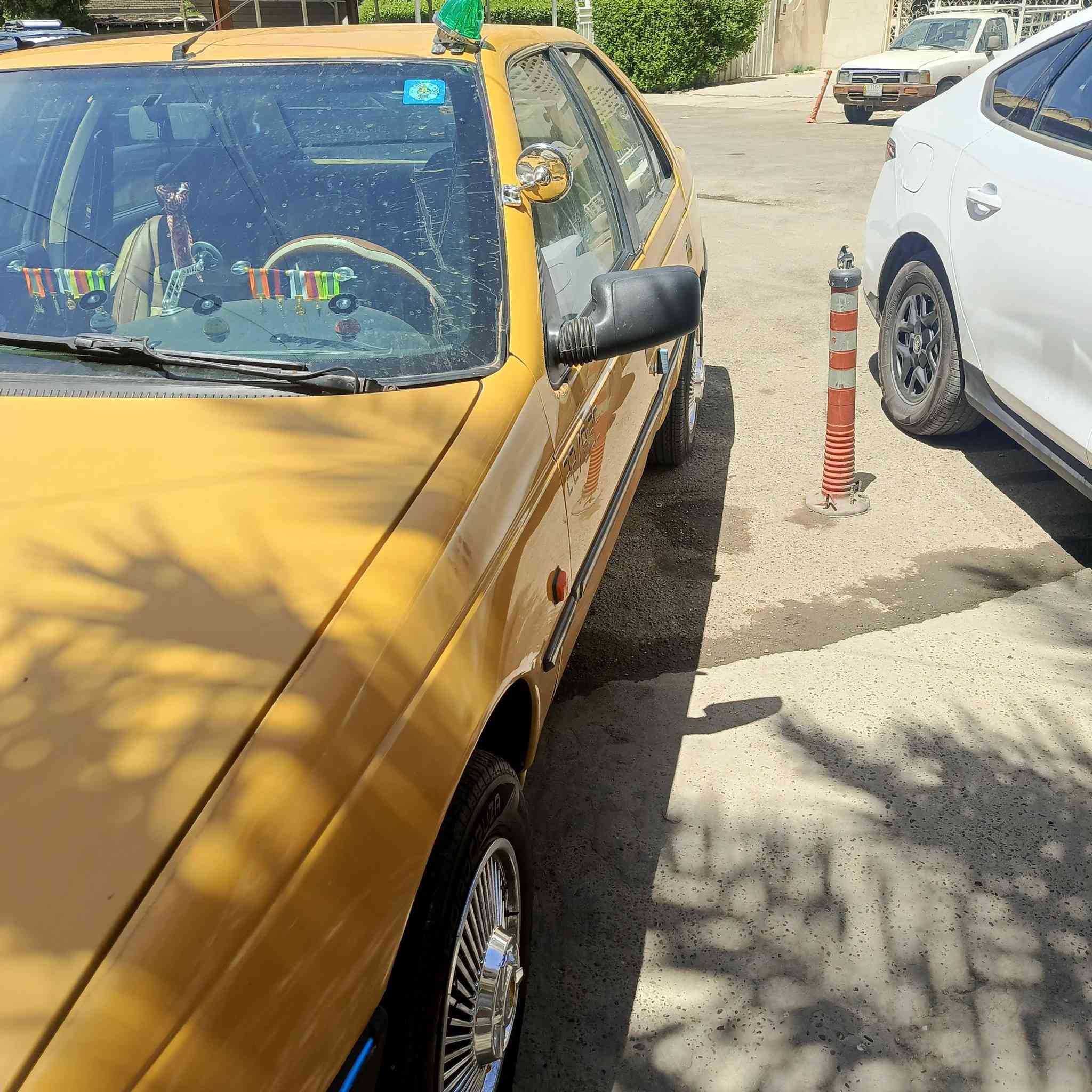 سلام عليكم بيجو روى للبيع رقم بغداد انكليزي بسمي تبريد ثلج تخم تاير جديد بيها فقط صوت بالمكينة والسيارة احلى من صور السعر 27 وبيها مجال وكلشي اكو بسوك 
*********** واتساب
