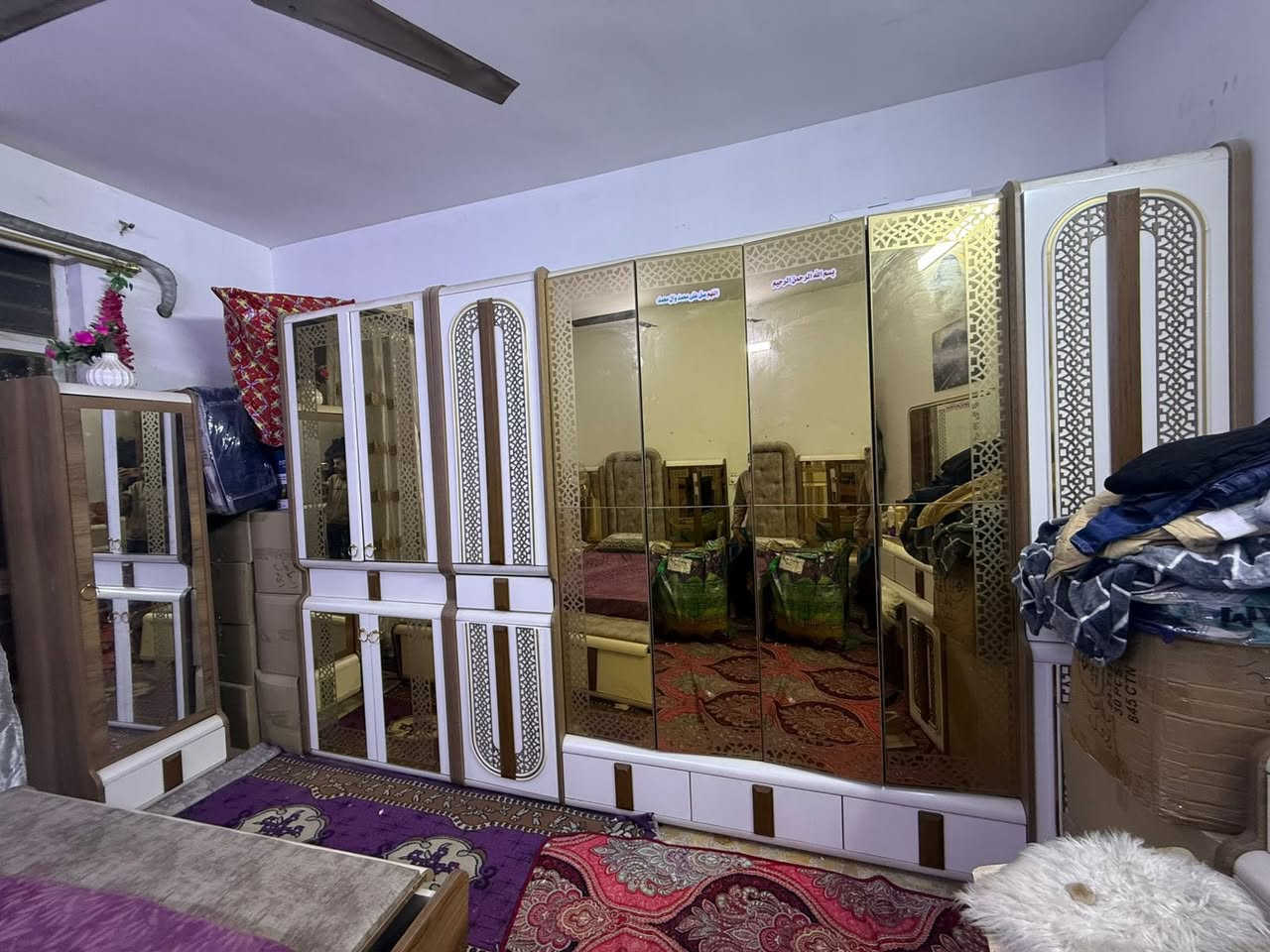 غرفة للبيع
مليون 300 وبيها مجال 

***********
