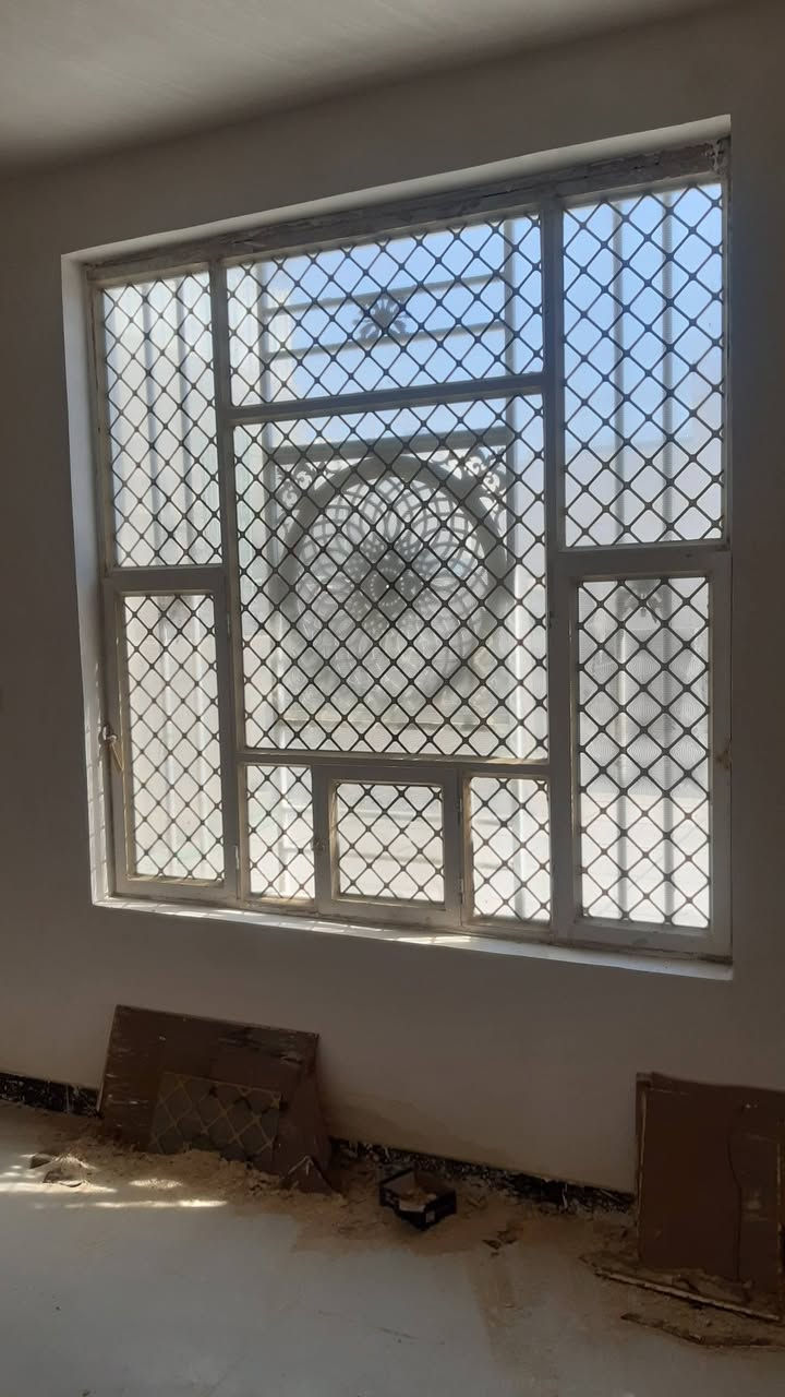 بيت للبيع المساحه ٣٠٠ متر الفحامه قرب جزيره بغداد شارع المركز شارع التبليط  للاستفسار على هذا الرقم ***********
