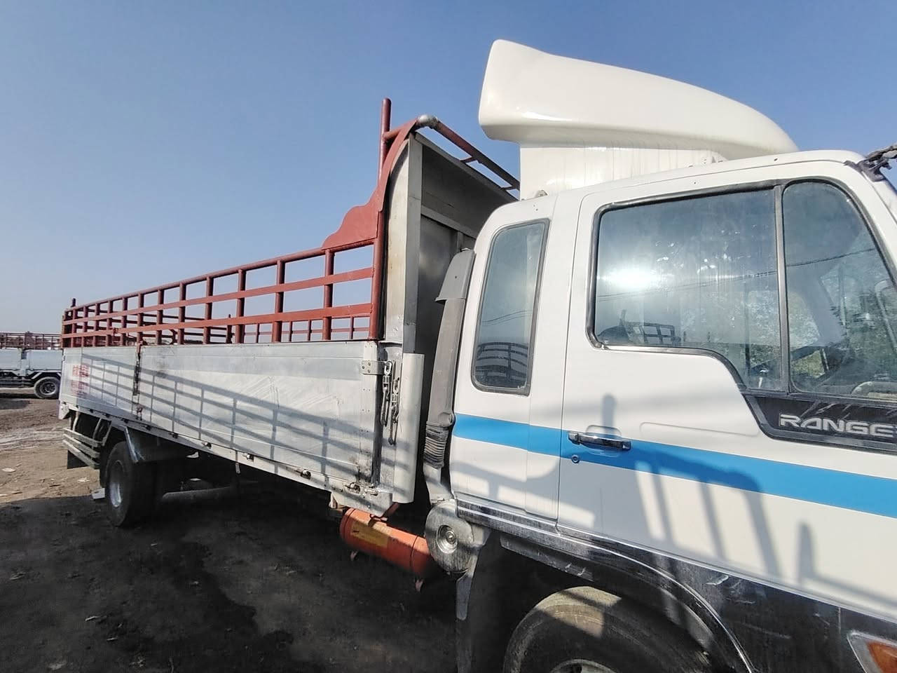 السلام عليكم هينو طيره موديل ٩١ مكينه حاويه سته وربع بلادي سنويه جديده رقم بغداد بأسمي السعر ٢٢٥ وبيهة مجال للاتصال ***********
