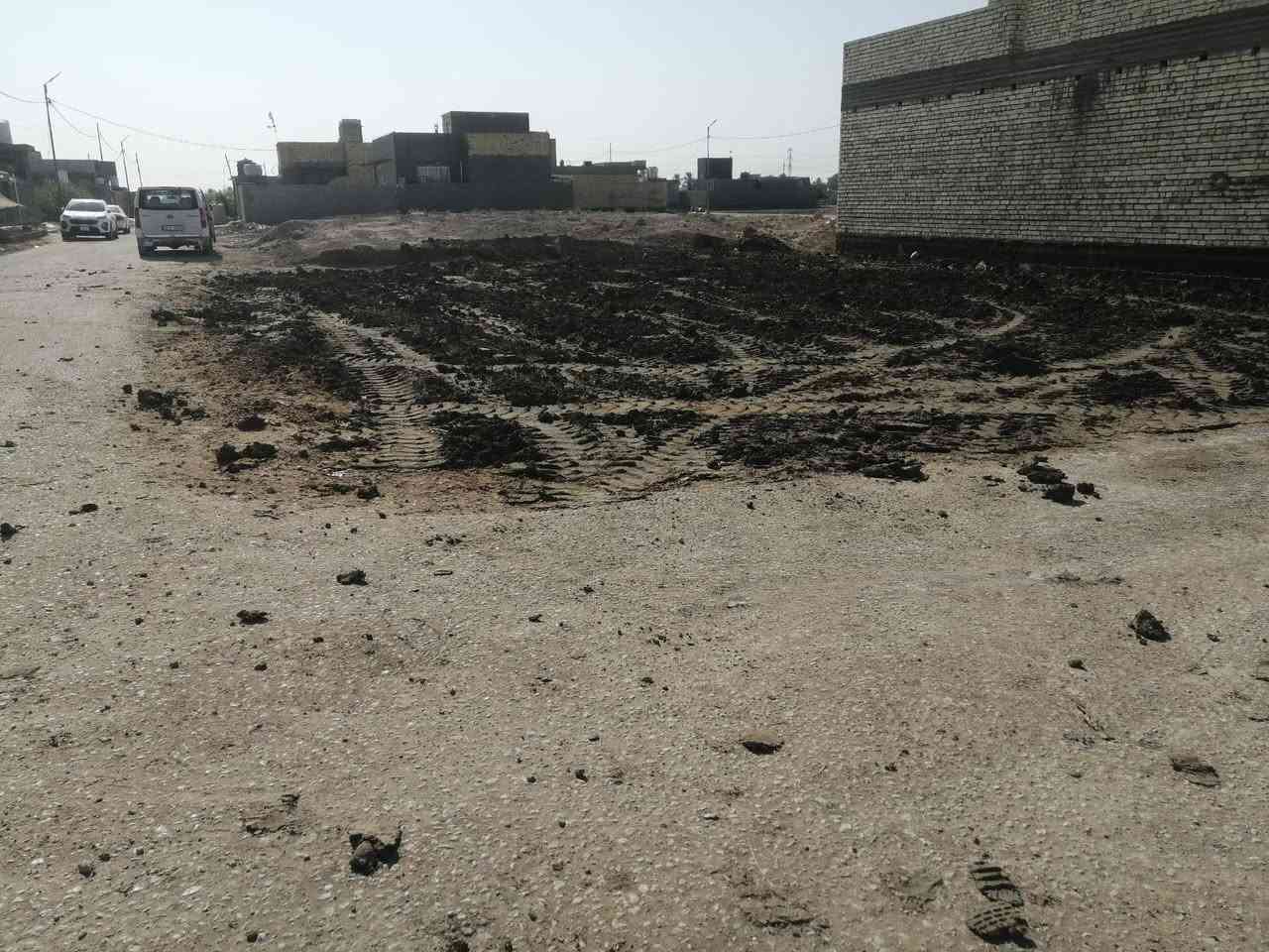 السلام عليكم
للبيع 
قطعة ارض المساحة 200 م ركن شارعين 
الموقع /القاسم مجمع الغدير /قرب الطابو الصرف في ال مراد 
رقم القطعة 193
تفاصيل السعر 
الاتصال  ‏‪***********‬‏
