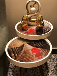 طبلات • سخان • ميز طعام اسود