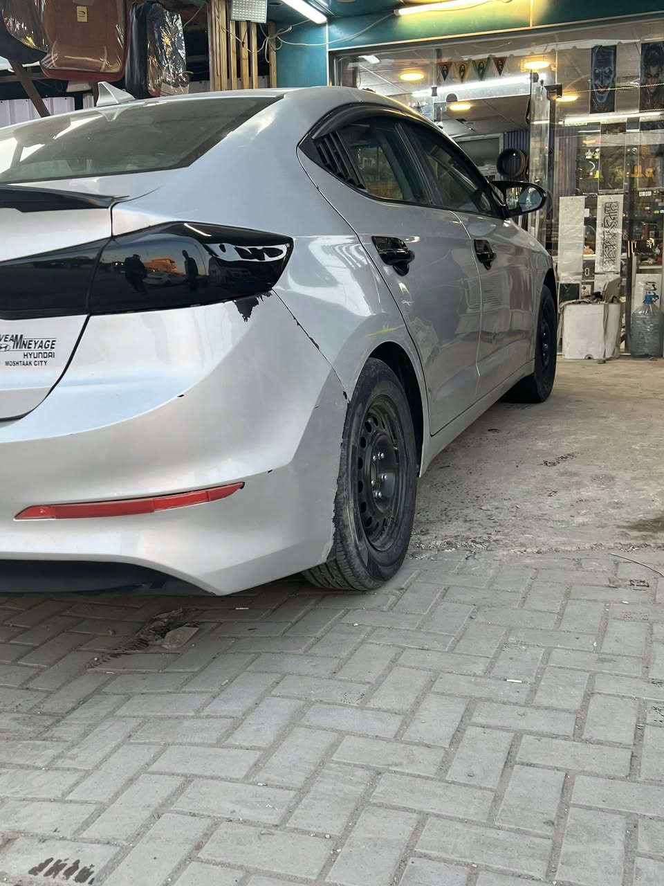 السلام وعليكم الإنتره 2017 حادث جاملغ وبنيد بدون دواخل السياره تخم تاير منضومه تبريد جديد صدر خلفي امامي جديد السياره كازكيت بيهه فقط ابيع ع هل حطه السعر 110 مكاني بغداد البياع شرطه الخامسه الرقم ***********
