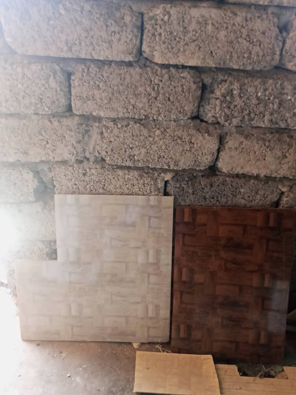 السلام عليكم
يوجد لدينا سقوف ثانوية مستعملة  أخو الجديد 200قطعة لونين  مع ملحقاته الاتصال على الرقم ***********
