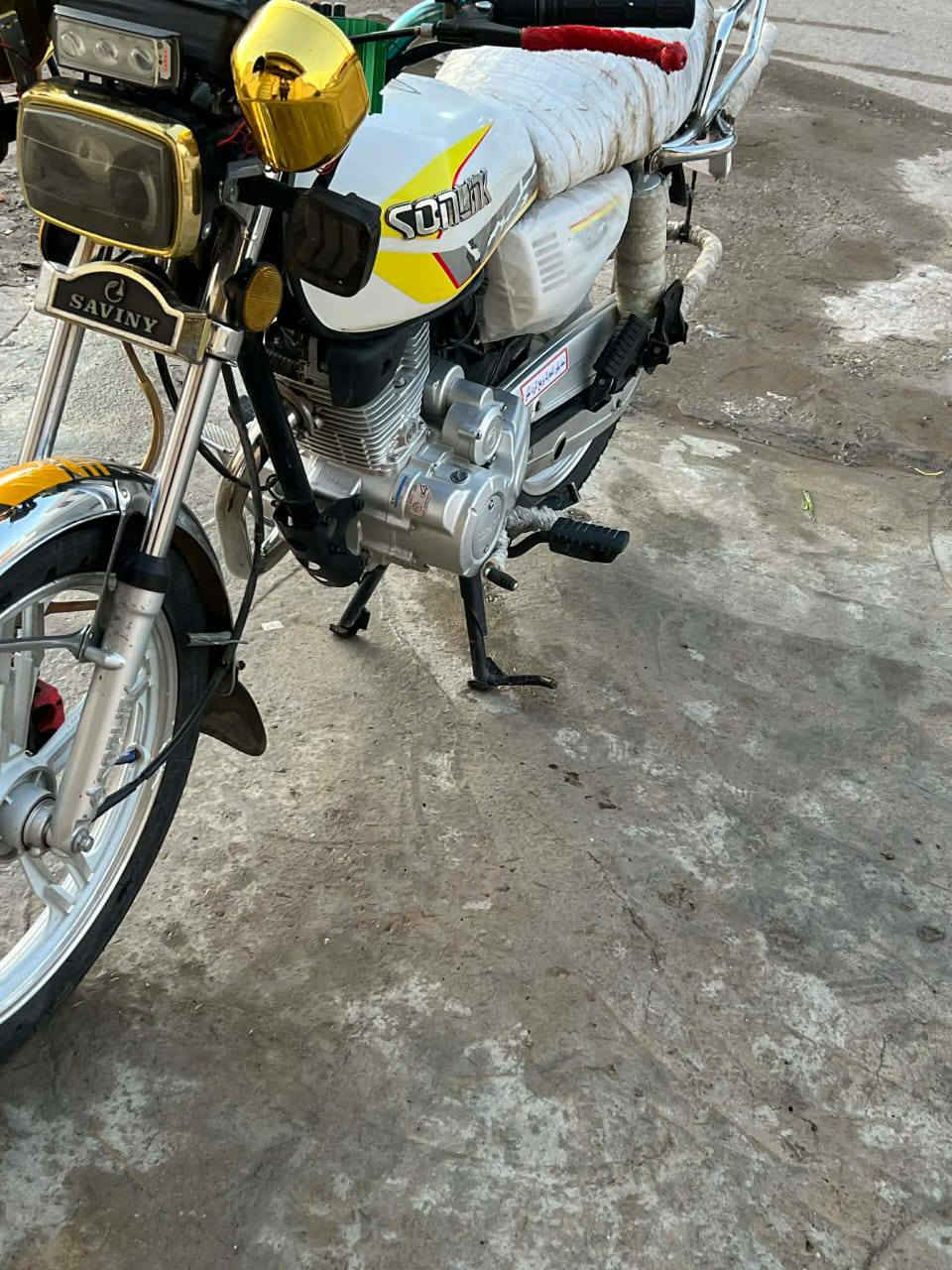 السلام عليكم دراجه سيفان موديل 24 اوراق كامله محرك 200 المكان ديالى بعقوبه القدس السعر675 وبيها مجال والاستفسار على رقم الهاتف***********
