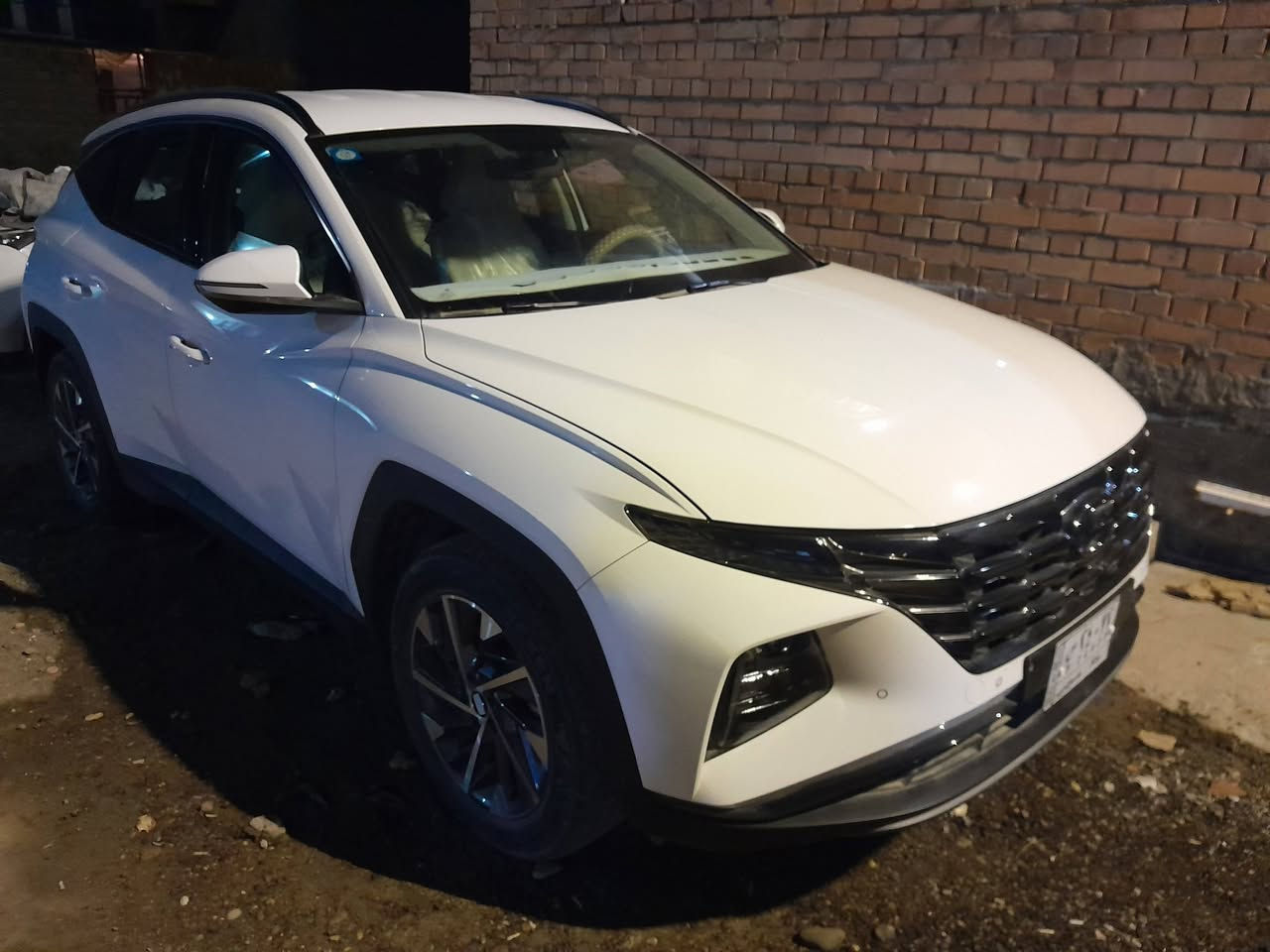 السلام عليكم..
توسان 2024 خليجي لون ابيض كامل المواصفات عدا الفتحة...باسمي..
ماشية 9 آلاف....
بعدها داخل ضمان الشركة ثلاث سنوات.
سيارة جديدة جدا لزكات ونايلون الشركة بعدهن بيها..
مكفولة كفالة عامة من كلشي عدا رصعتين خفيفة جدا والسونار مرفق مع الصور....
مكان السيارة بغداد.....السعر 227 وبيها مجال بسيط ..
الاتصال  ***********
