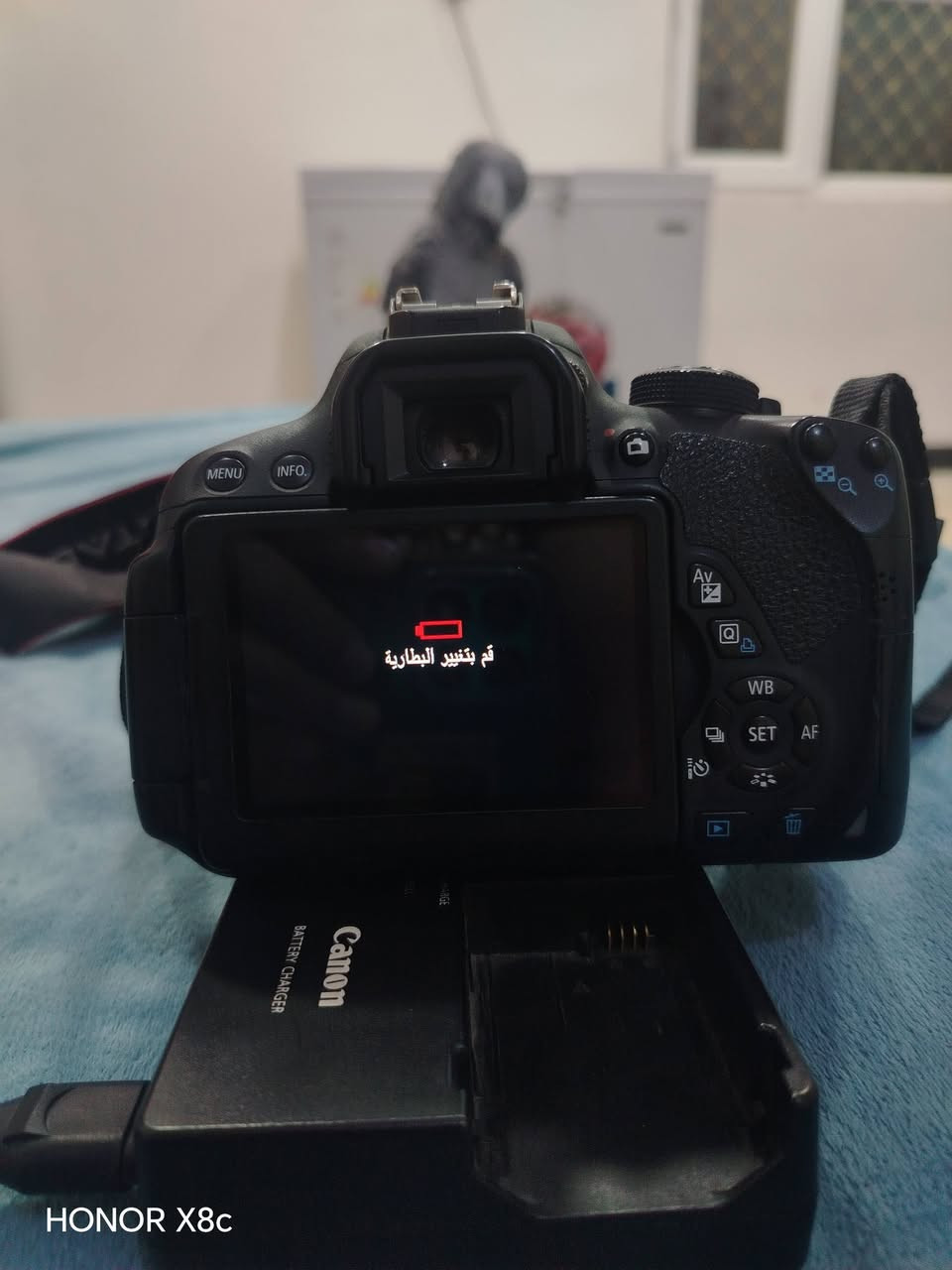 كاميرا كانون 700D نظافتها شرط وياها احزام وشاحنة وبطارية ورام 16 كيكة شاشة لمس السعر 500 قفل مكاني ديوانية واتساب ***********
