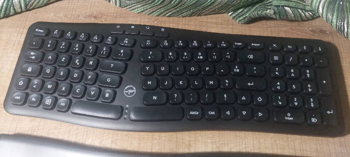 كيبورد مريح 
وبيه خصائص واضحة بلصور 
ب١٥ على أول تم


**إذا كنت صاحب هذا الإعلان وتريد حذفه لأي سبب، رجاءا أرسل رسالة إلى الدعم الفني**