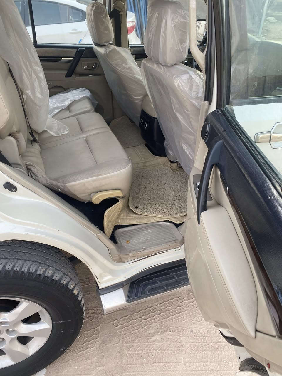 من رخصت مديرالكروب المحترم باجيروموديل 2010كفاله فول مواصفات جاهزهه كل سياره شرط عل فحص تحويل مباشرمكانهه نجف حولي سعر145معه لمجال سياره كلش جديده مذب عليهه اي شي ترهم مراوس تصال عل رقم  سونارمرفق***********
