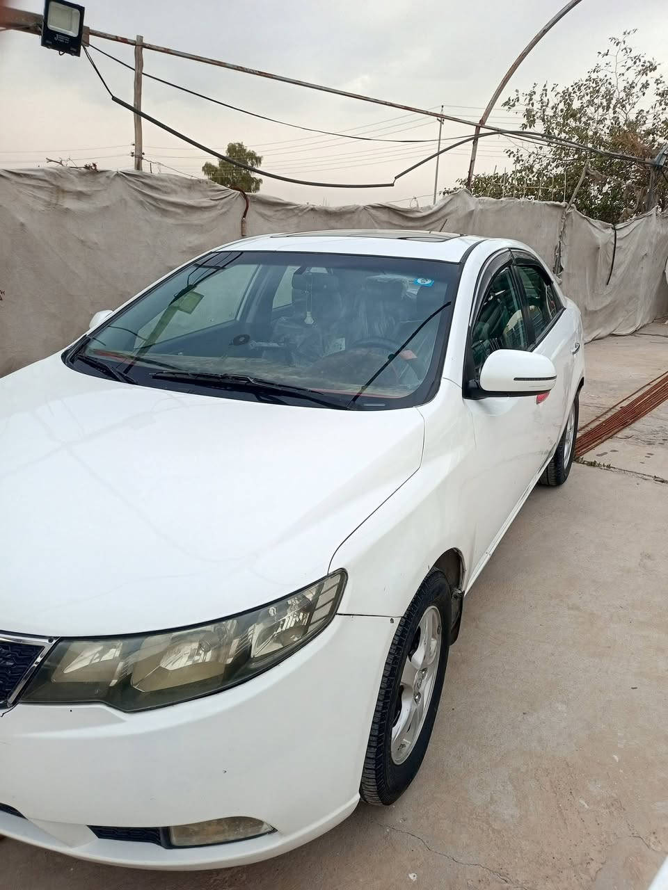 السلام عليكم كيه سيراتو موديل 2012 رقم بغداد انكليزي تحويل ثاني يوم محرك وكير خير من الله مواصفات السياره فول عده البصمه تتفئا و تبريد 🥶  شغال سعر 90$ سياره مصبوغه حزام  مكلف بل نشر والاستفسار اتصل ***********
