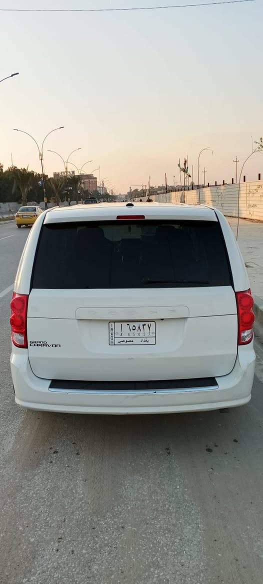 السلام عليكم 

دوج كرفان للبيع 
موديل 2013

( المواصفات ) 

نضام مانع انزلاق 
نضام توفير الوقود 
مقاعد ملكي سياحي بلع 
ثلاث قطع تبريد 
كشنات قماش
تحكمات ستيرن 
كامره خلفيه
رقمها بغداد 

6 سلندر 

السياره مواصفات معروفه

السياره بيها منضومه غاز جديده

السعر145$) وبيه مجال 

الاستفسار***********
