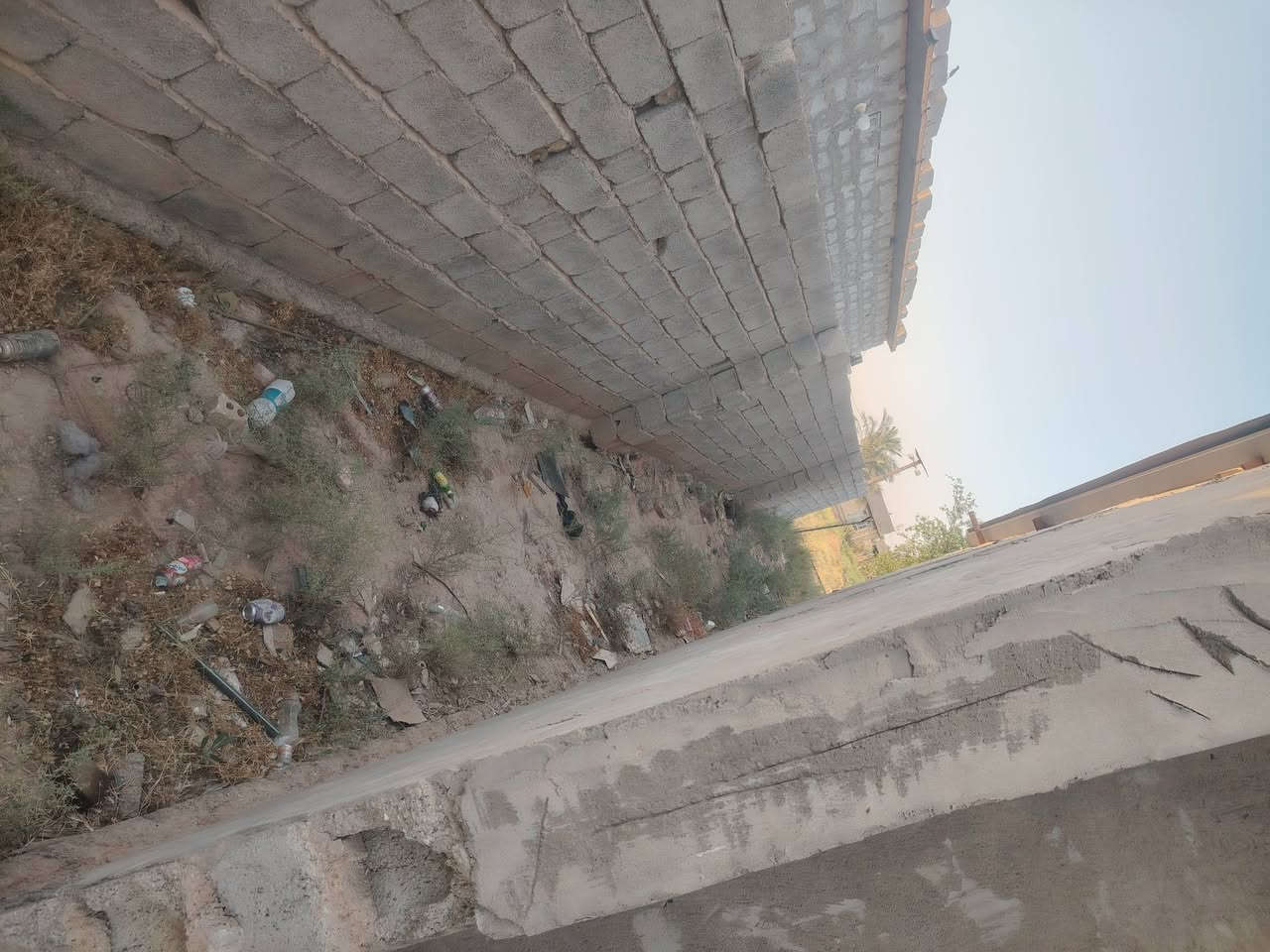 سلام عليكم ورحمة الله وبركاته مرخصه الادمن
قطعه معه دار المساحه الكل 568 متر مثل ماشوف بالصور كلشي واضع البيت مساحته 170 غرفه صاله استقبال مطبخ حمام قرب جسر الفرنسي  يبعد عن الشارع العام اقل الكيلو متر مي كهرباء جاي يشتغلون بيهة السعر 30 وبي مجال بسيط التواصل ماسنجر مفتوح او تصال ع الخط ***********
